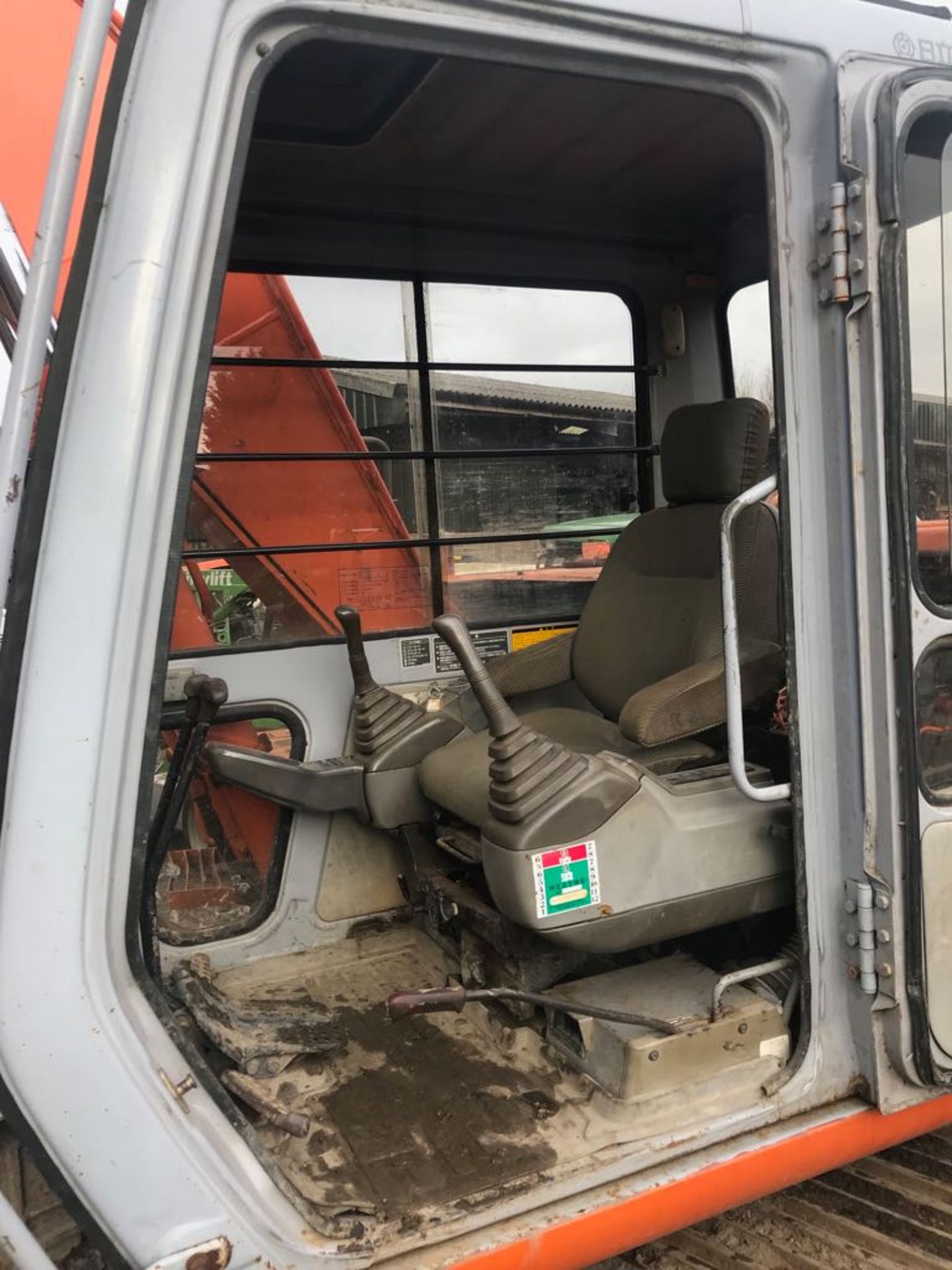 10 TONNE HITACHI DIGGER / EXCAVATOR, ALL GOOD AND WORKING, CLEAN & TIDY, SHOWING 6,021 HOURS - Image 6 of 11