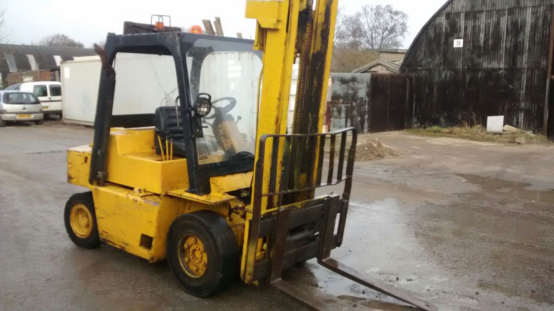 UNKNOWN YEAR CATERPILLAR 4 TONNE DIESEL FORKLIFT, STARTS, DRIVES & LIFTS *PLUS VAT*