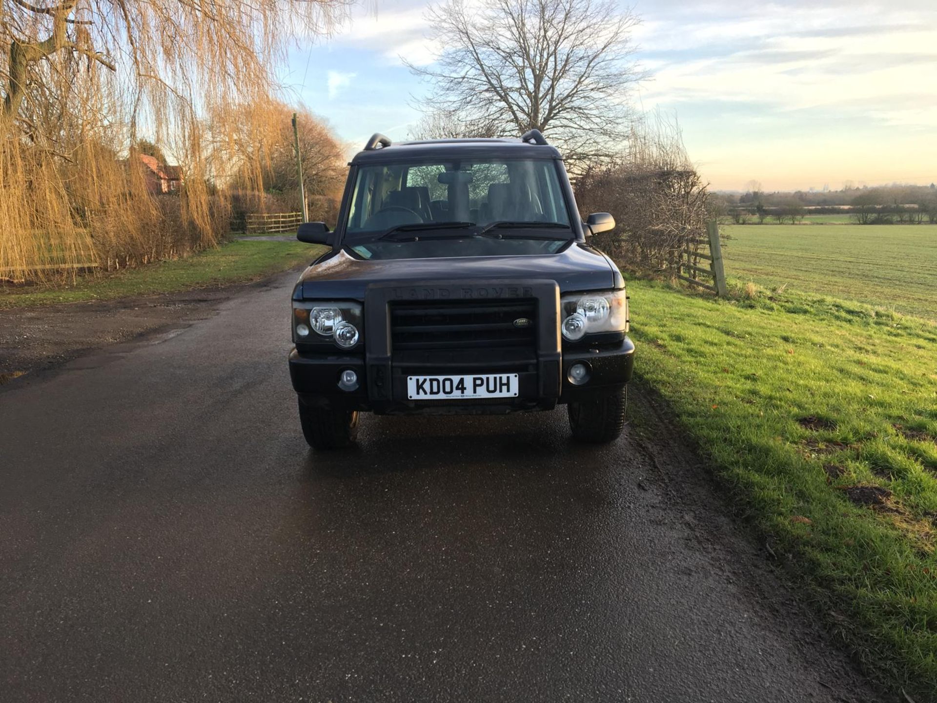 2004/04 REG LAND ROVER DISCOVERY ES PREMIUM TD5 AUTOMATIC 2.5 DIESEL ESTATE *NO VAT* - Image 2 of 12