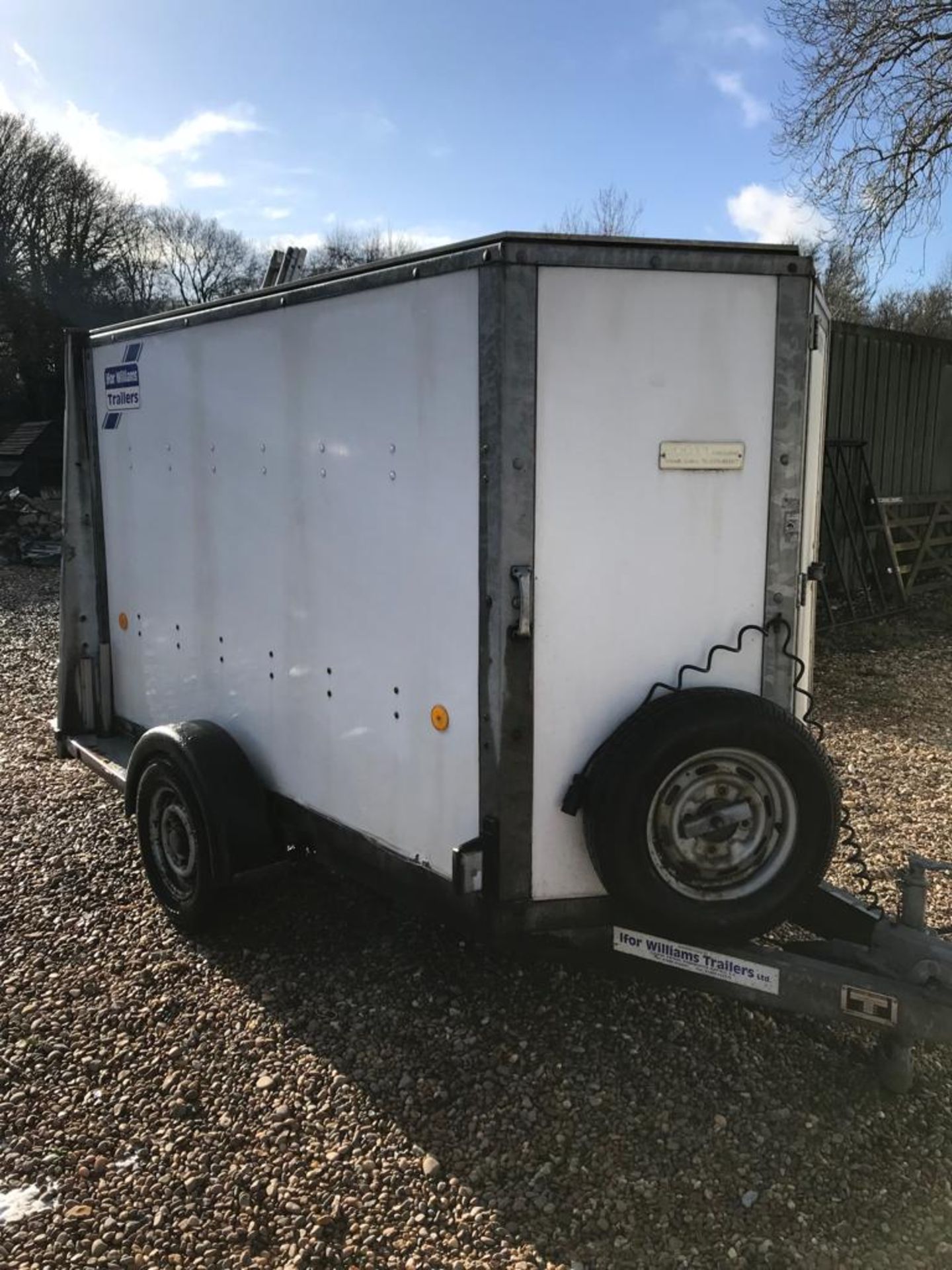 SINGLE AXLE IFOR WILLIAMS 1.3 TONNE BOX TRAILER, WITH SPARE WHEEL *NO VAT*