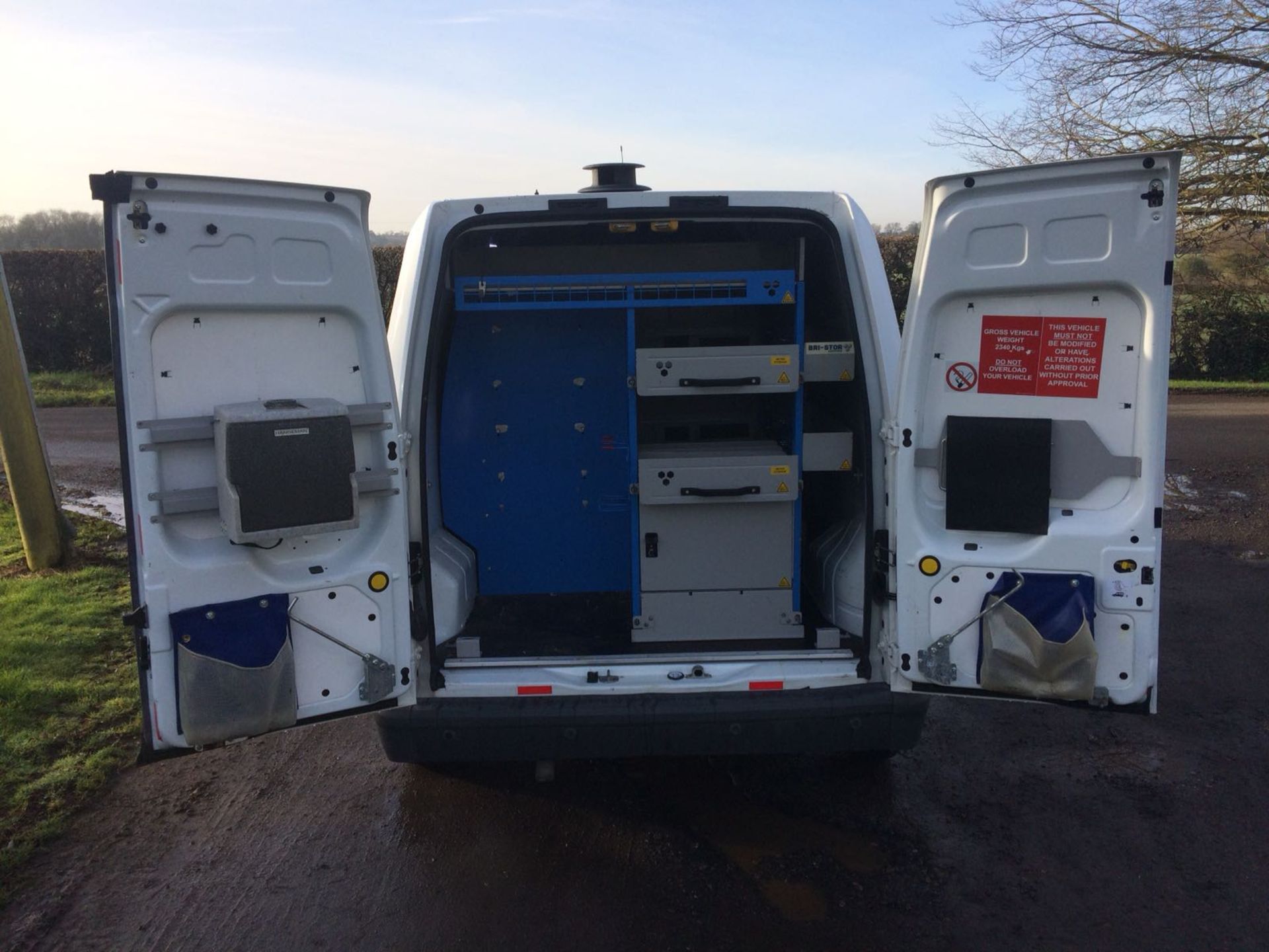 2011/11 REG FORD TRANSIT CONNECT 90 T230 WHITE DIESEL PANEL VAN, SHOWING 1 FORMER KEEPER *PLUS VAT* - Image 9 of 19