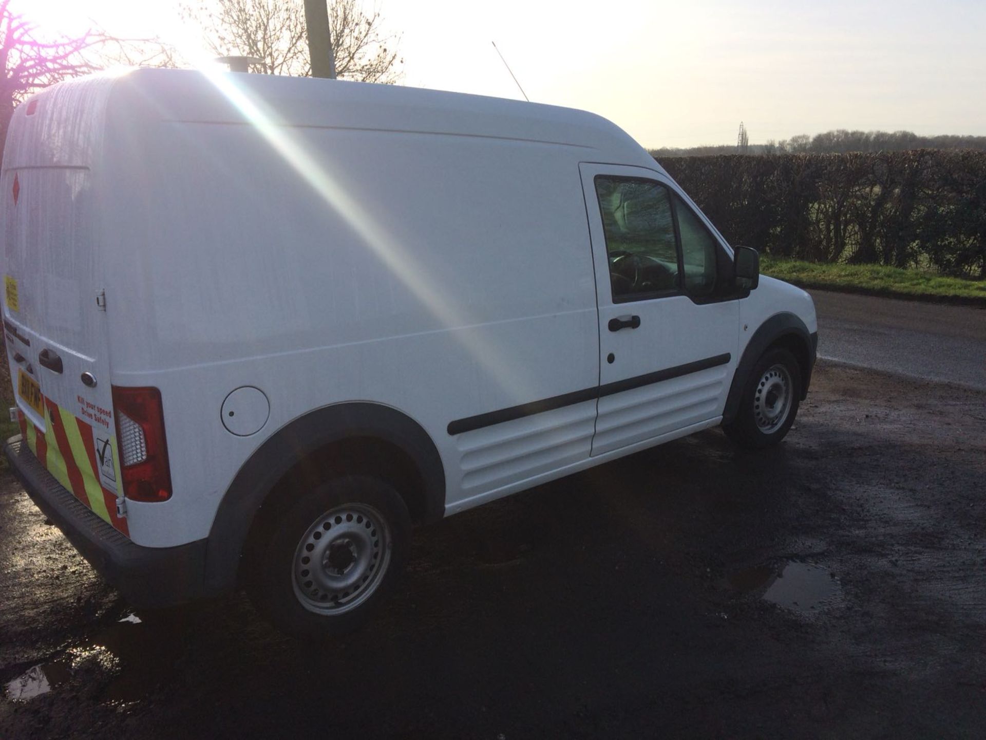 2011/11 REG FORD TRANSIT CONNECT 90 T230 WHITE DIESEL PANEL VAN, SHOWING 1 FORMER KEEPER *PLUS VAT* - Image 6 of 19