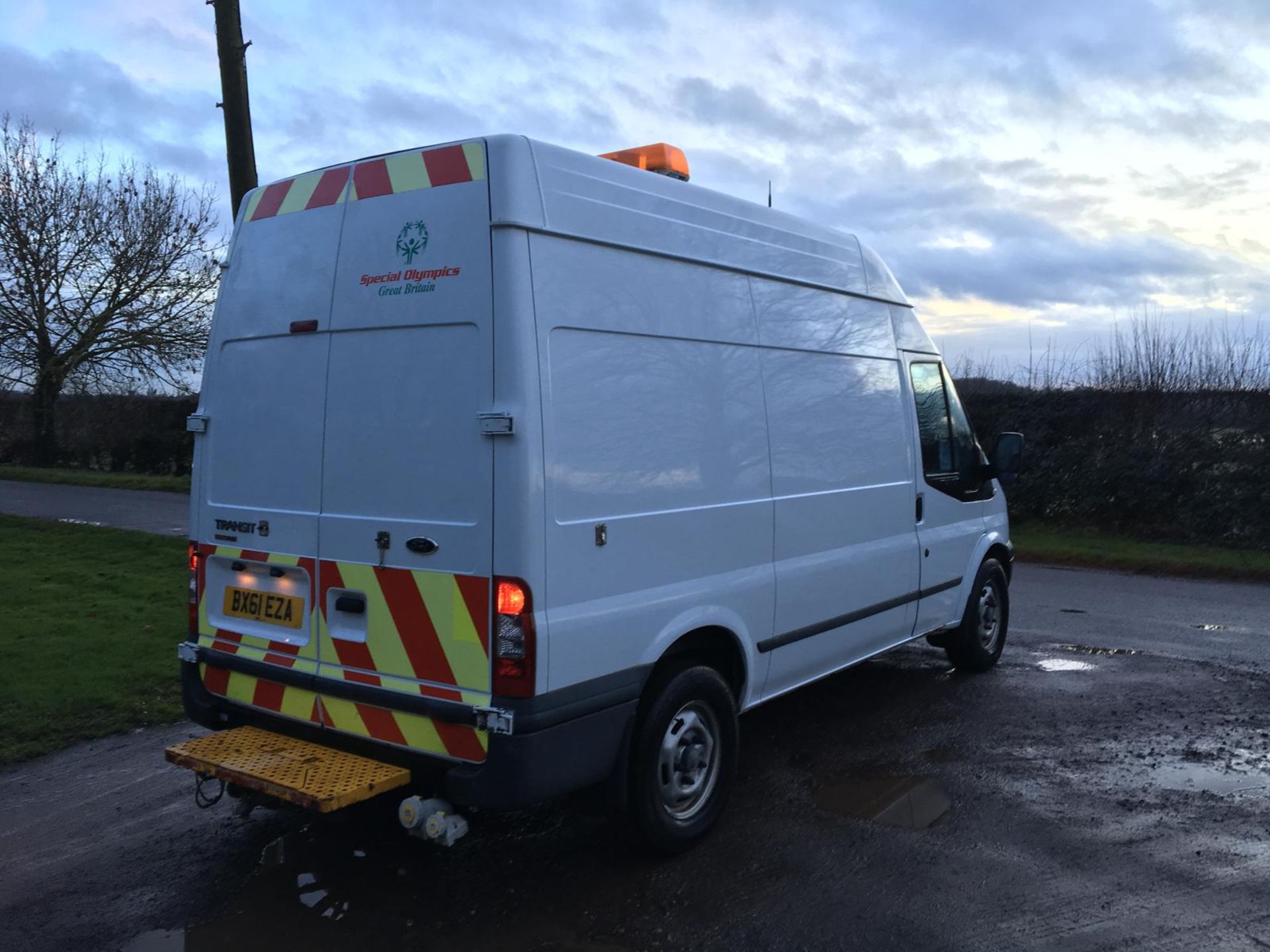 2011/61 REG FORD TRANSIT 100 T350M RWD 2.4 DIESEL PANEL VAN, COMPRESSOR AND ELECTRIC *NO VAT* - Image 5 of 12