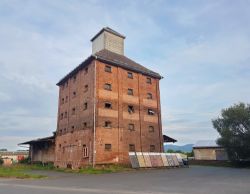 FIVE STOREY GIGANTIC EX-GRANARY IN GERMANY + 2012 JCB 520-40 4WS TELEHANDLER + BULGARIAN PLOTS OF LAND,  AND PLANT EQUIPMENT ENDING MONDAY 7PM