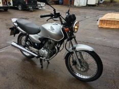 2008/57 REG HONDA CG 125-7 SILVER PETROL MOTORCYCLE, SHOWING 0 FORMER KEEPERS *NO VAT*