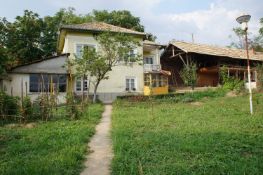 FREEHOLD 3 BEDROOM PROPERTY AND LAND IN BULGARIA