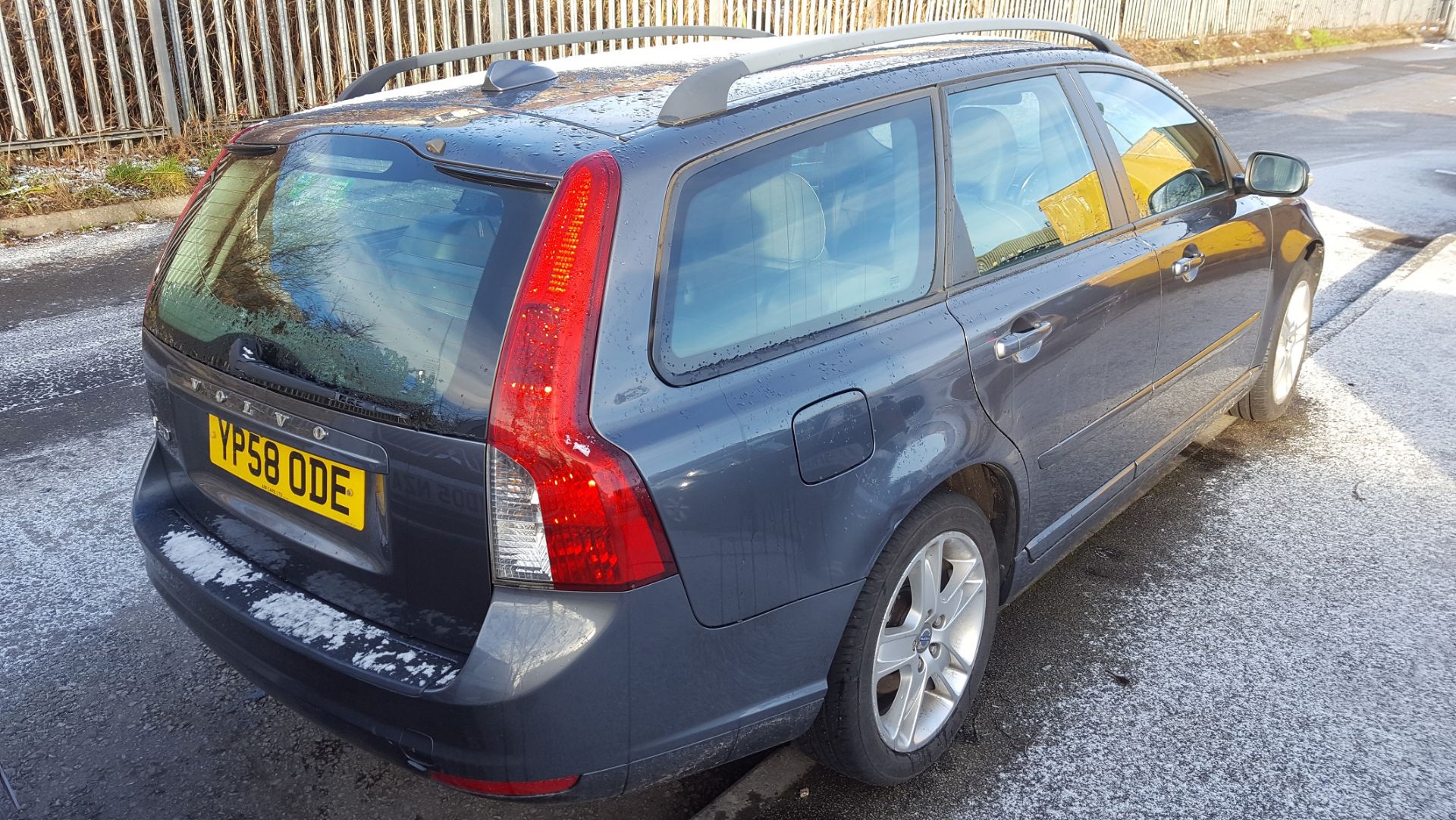 2008/58 REG VOLVO V50 SE DIESEL GREY ESTATE, SHOWING 3 FORMER KEEPERS *NO VAT* - Image 4 of 8