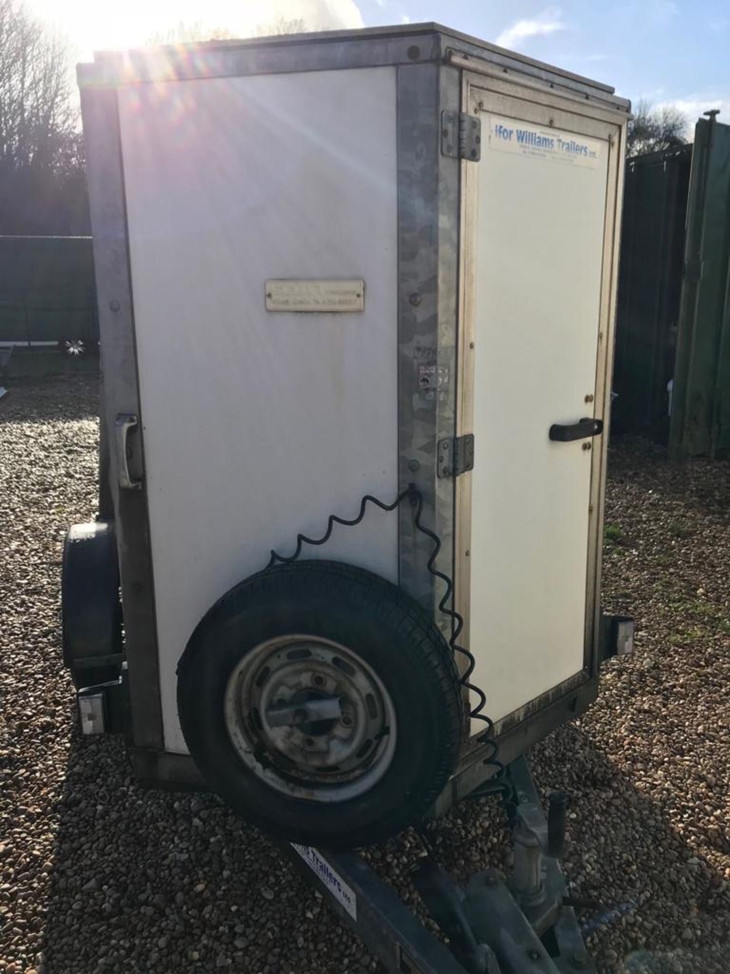 SINGLE AXLE IFOR WILLIAMS 1.3 TONNE BOX TRAILER, WITH SPARE WHEEL *NO VAT* - Image 2 of 7
