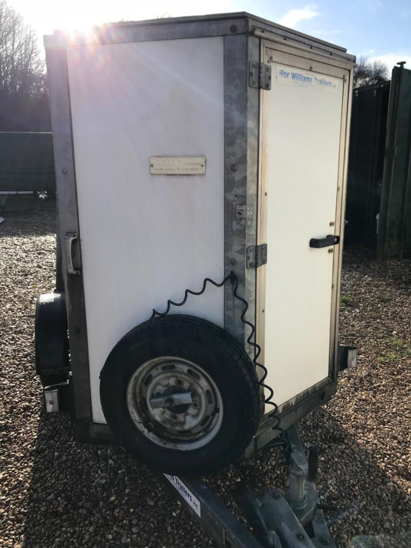 SINGLE AXLE IFOR WILLIAMS 1.3 TONNE BOX TRAILER, WITH SPARE WHEEL *NO VAT* - Image 6 of 7