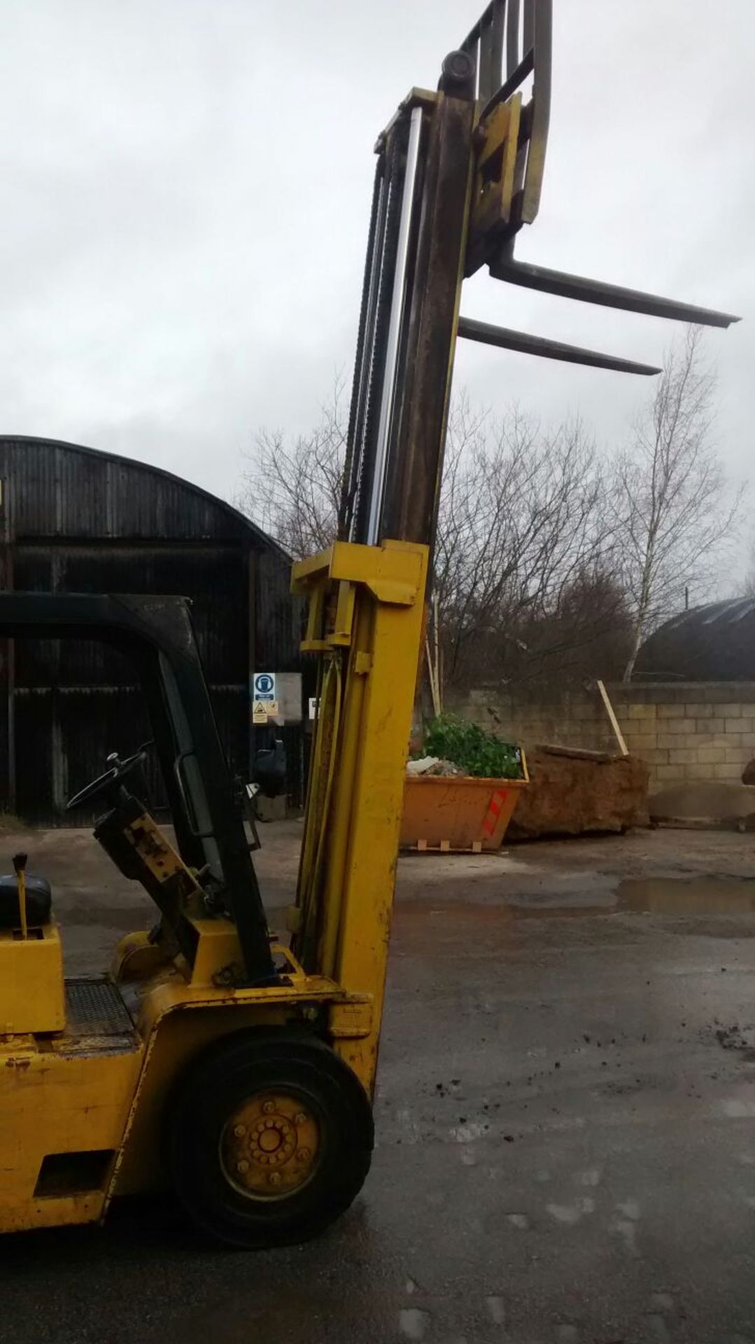 UNKNOWN YEAR CATERPILLAR 4 TONNE DIESEL FORKLIFT, STARTS, DRIVES & LIFTS *PLUS VAT* - Image 5 of 10