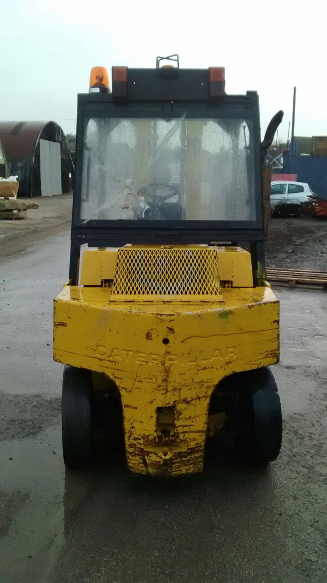 UNKNOWN YEAR CATERPILLAR 4 TONNE DIESEL FORKLIFT, STARTS, DRIVES & LIFTS *PLUS VAT* - Image 9 of 10