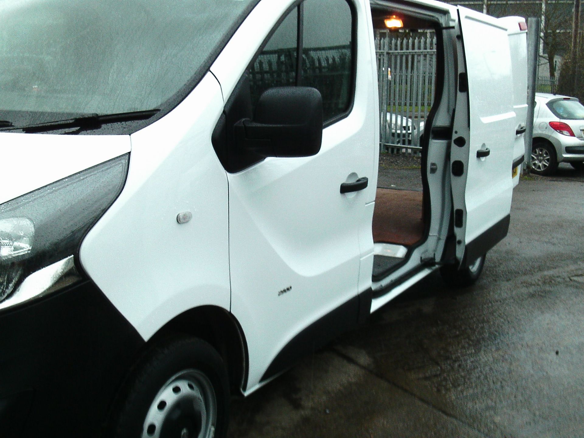 2016/16 REG VAUXHALL VIVARO 2900 CDTI WHITE DIESEL PANEL VAN, SHOWING 0 FORMER KEEPERS *PLUS VAT* - Image 9 of 14