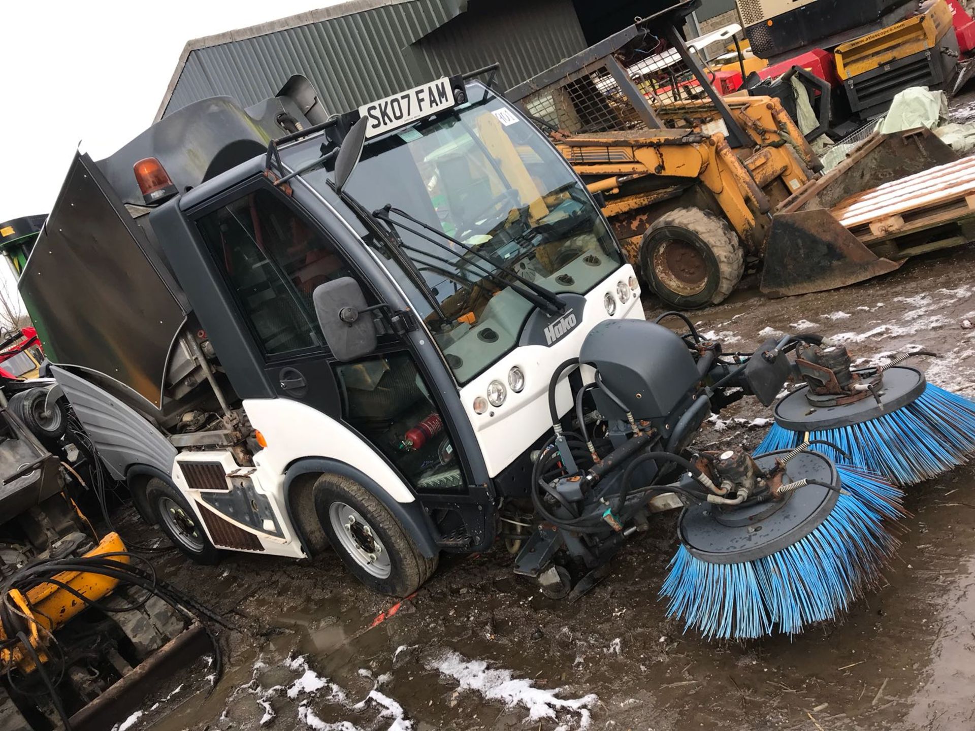 2007/07 REG HAKO WHITE/GREY DIESEL STREET CLEANSING ROAD SWEEPER, SHOWING 1 FORMER KEEPER *PLUS VAT* - Image 2 of 9