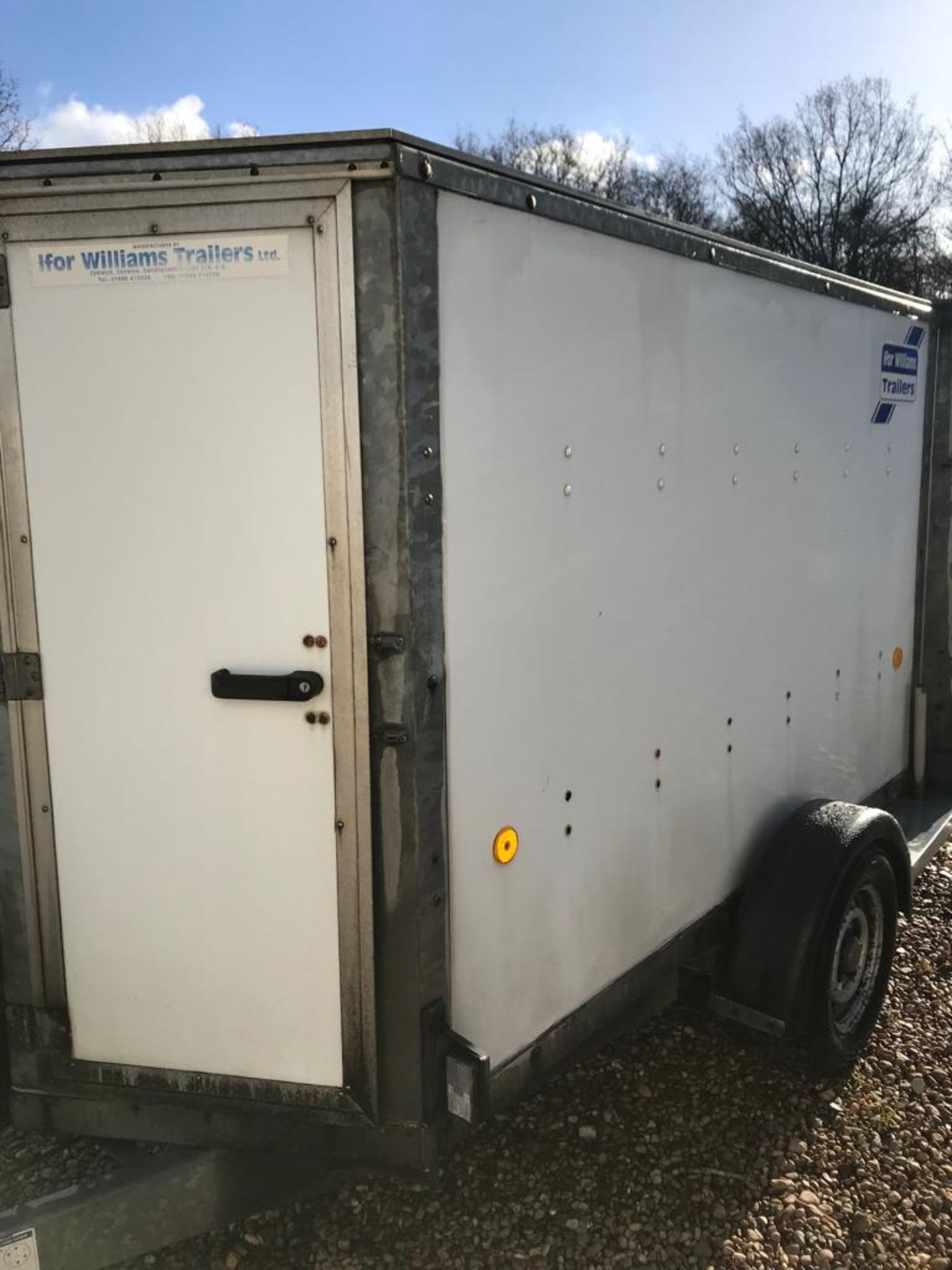 SINGLE AXLE IFOR WILLIAMS 1.3 TONNE BOX TRAILER, WITH SPARE WHEEL *NO VAT* - Image 3 of 7