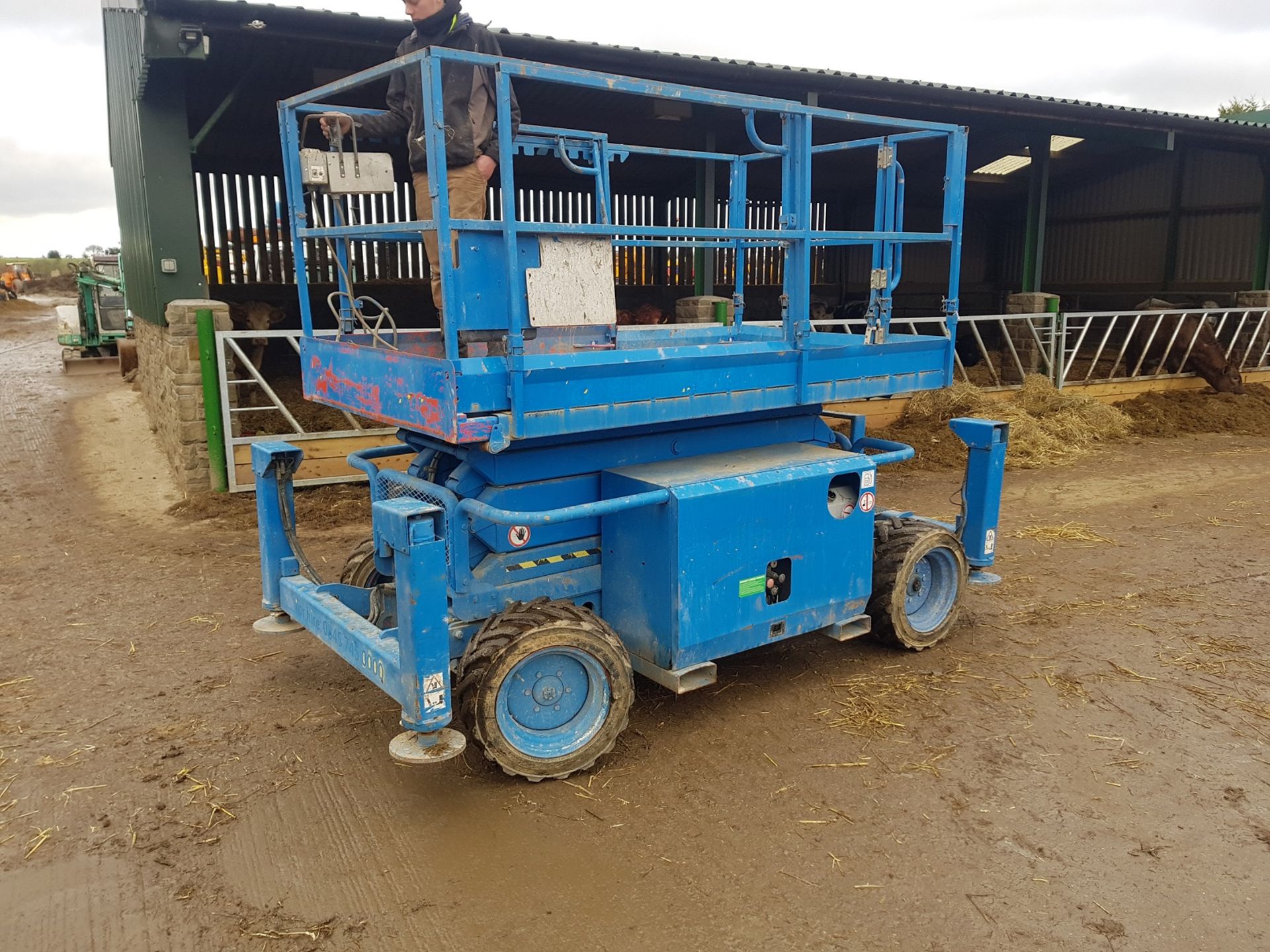 GENIE SKYJACK SCISSOR LIFT SJ6826RT 4WD SHOWING 2,190 HOURS *PLUS VAT*