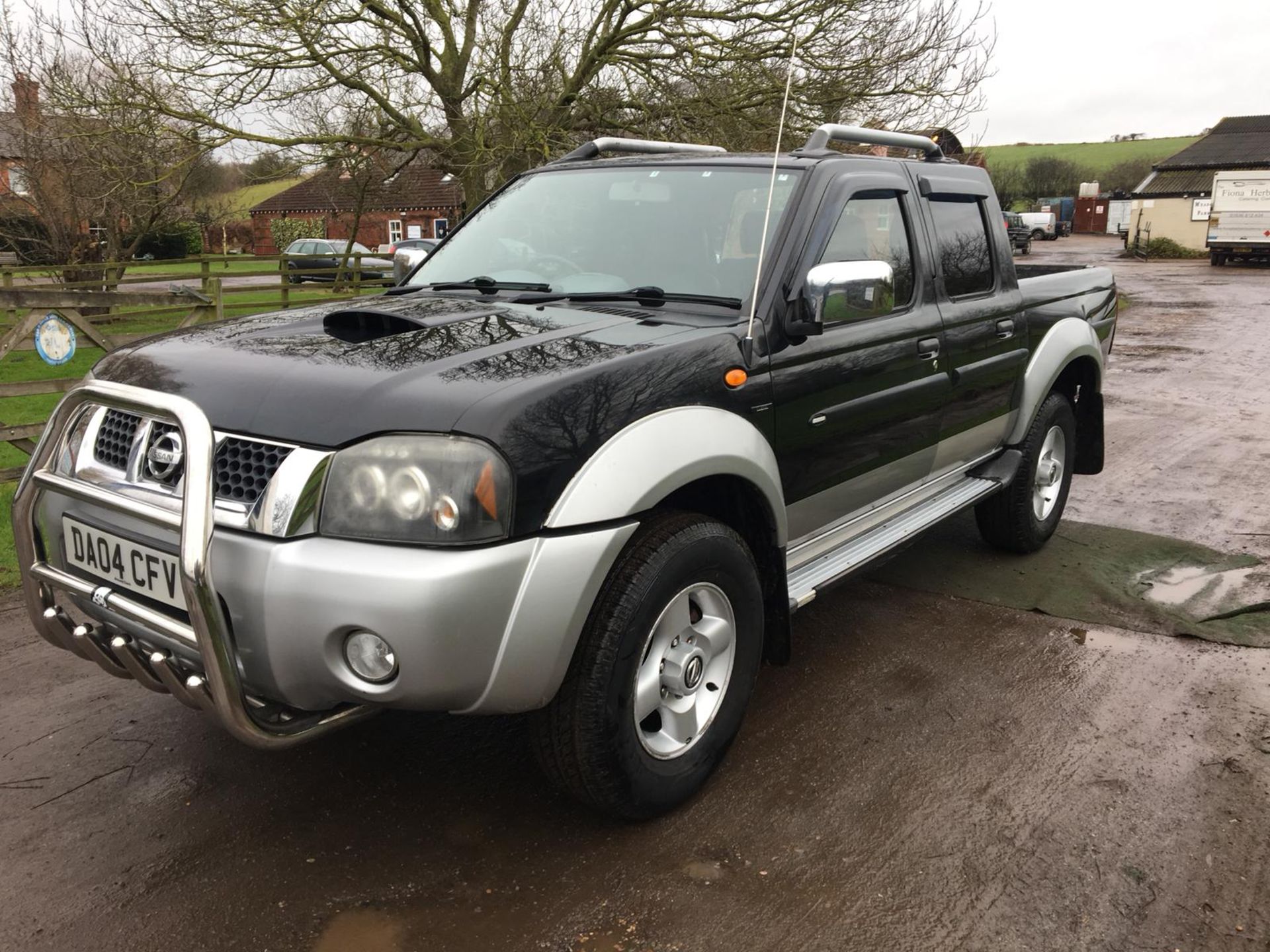 2004/04 REG NISSAN D22 2.5 DIESEL 4X4 NAVARA BLACK / SILVER PICK-UP *NO VAT* - Image 2 of 9