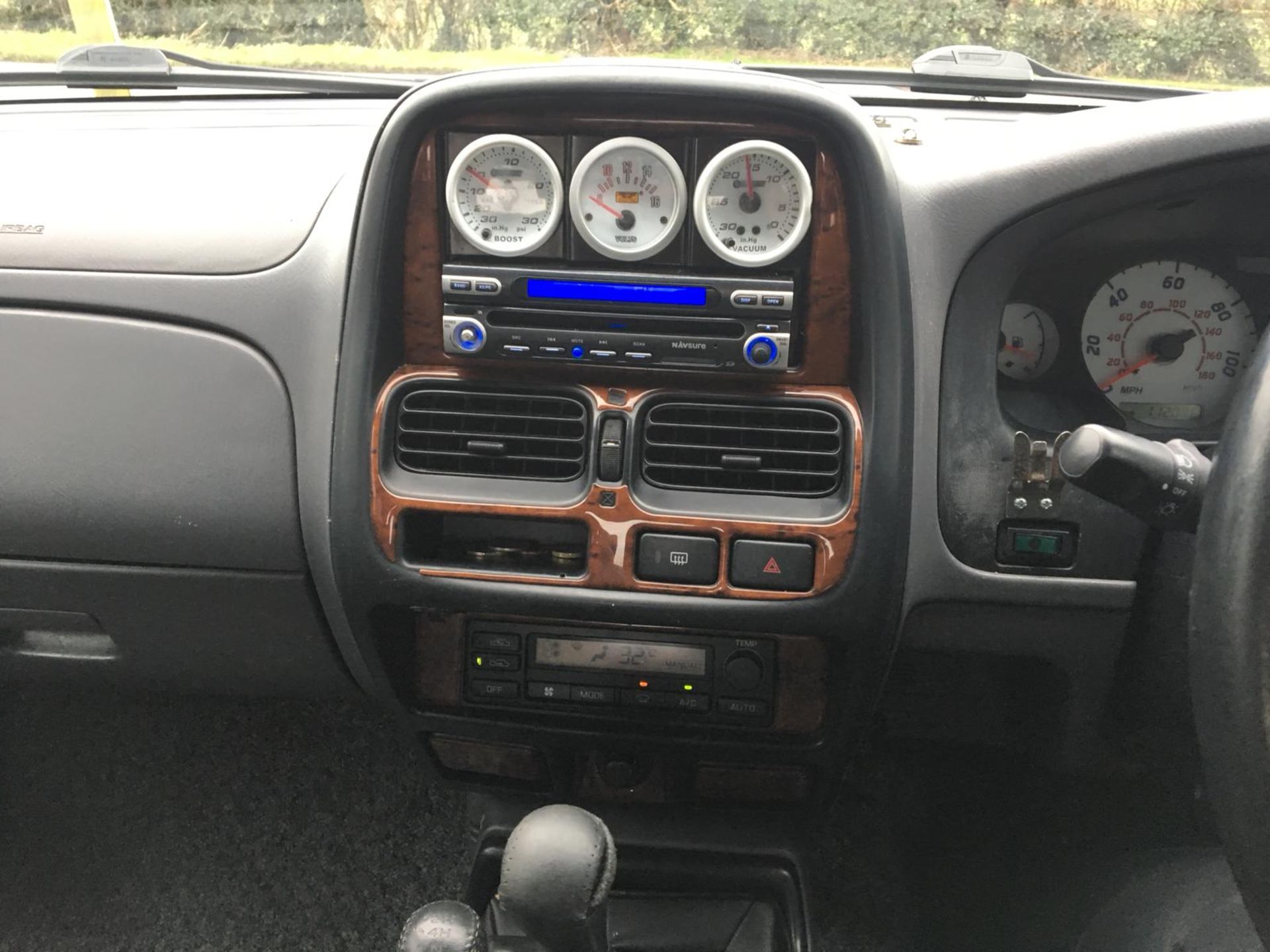 2004/04 REG NISSAN D22 2.5 DIESEL 4X4 NAVARA BLACK / SILVER PICK-UP *NO VAT* - Image 8 of 9