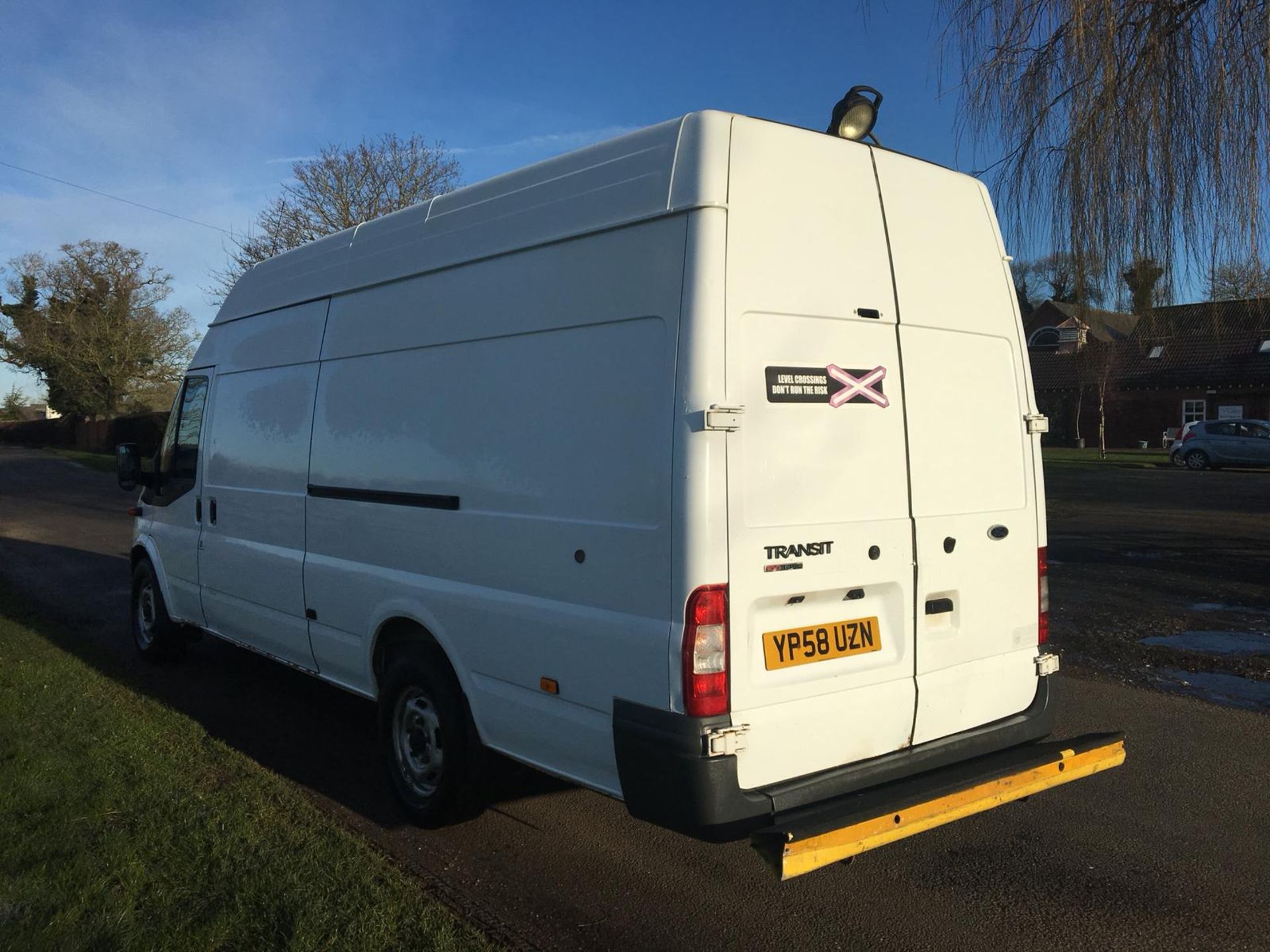 2009/58 REG FORD TRANSIT 100 T350L RWD WHITE DIESEL PANEL VAN, SHOWING 1 FORMER KEEPER *NO VAT* - Image 4 of 11