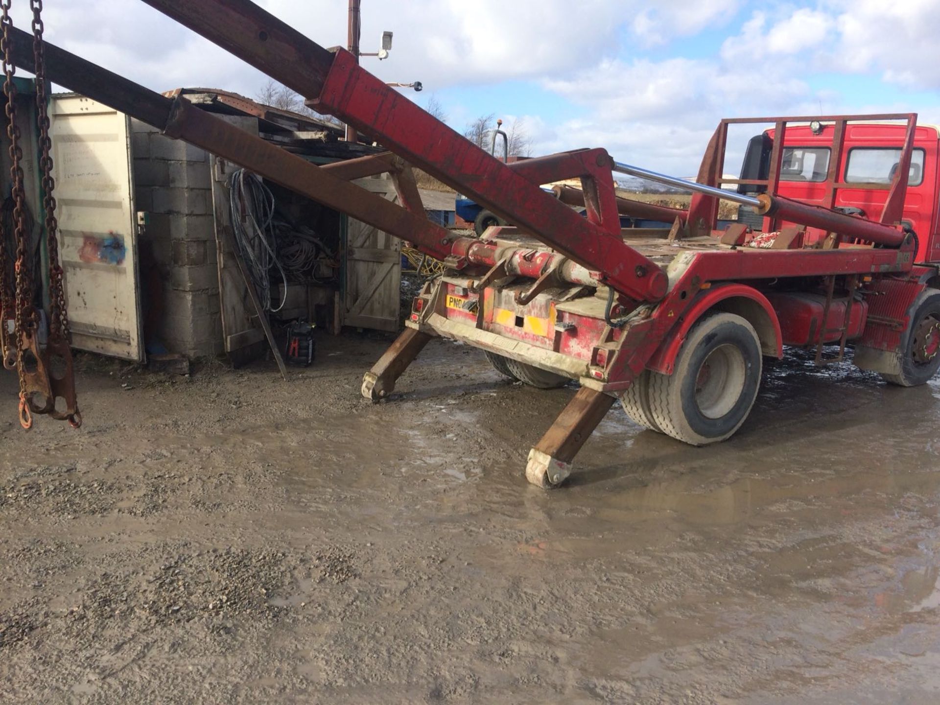 2004/04 REG VOLVO FL 220 RED DIESEL SKIP LOADER, SHOWING 1 FORMER KEEPER *NO VAT* - Image 6 of 18