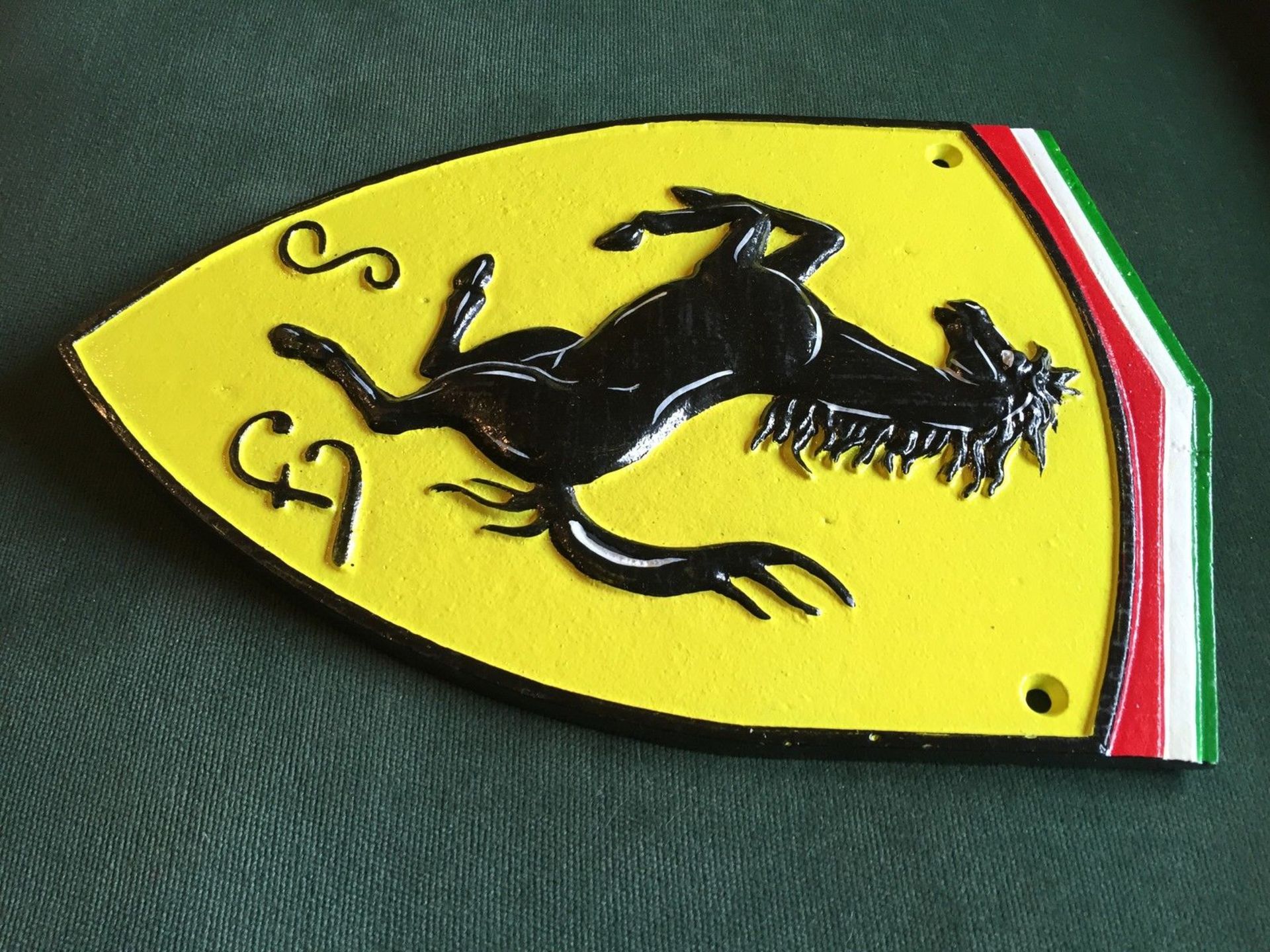 LARGE FERRARI LOGO CAST ALLOY - IDEAL GARAGE SIGN / WALL PLAQUE MAN CAVE ETC - Image 3 of 4