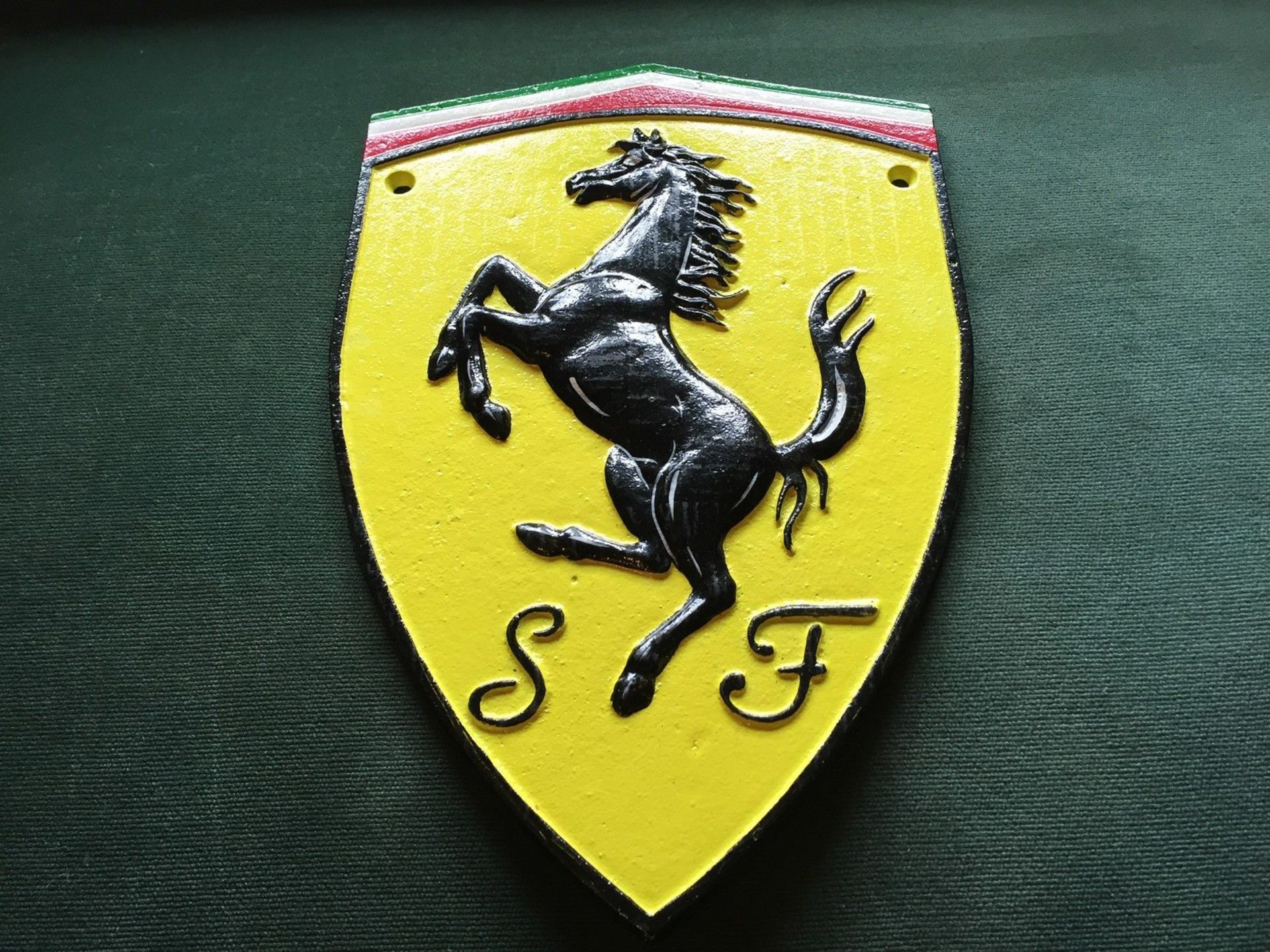 LARGE FERRARI LOGO CAST ALLOY - IDEAL GARAGE SIGN / WALL PLAQUE MAN CAVE ETC