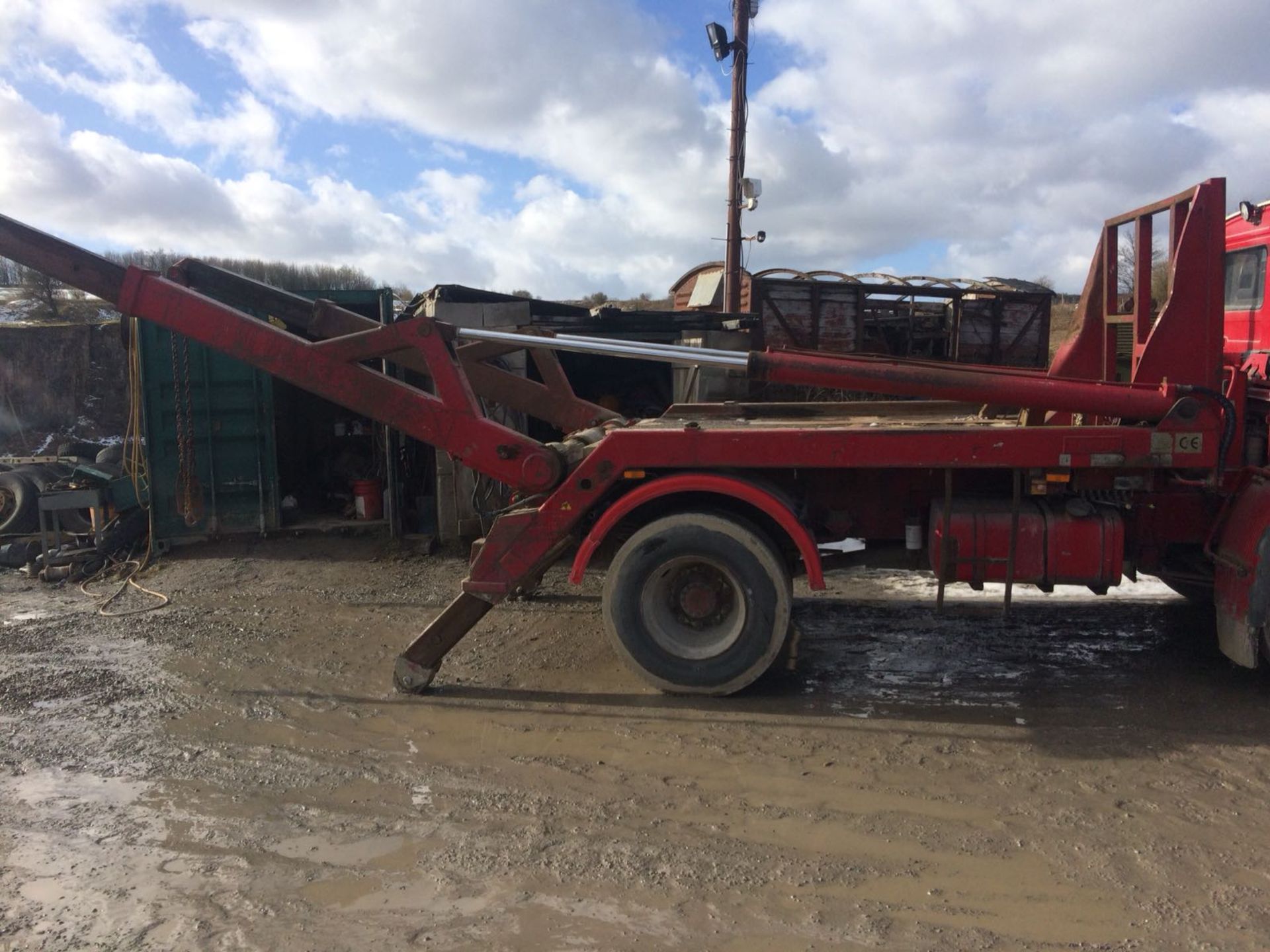 2004/04 REG VOLVO FL 220 RED DIESEL SKIP LOADER, SHOWING 1 FORMER KEEPER *NO VAT* - Image 2 of 18