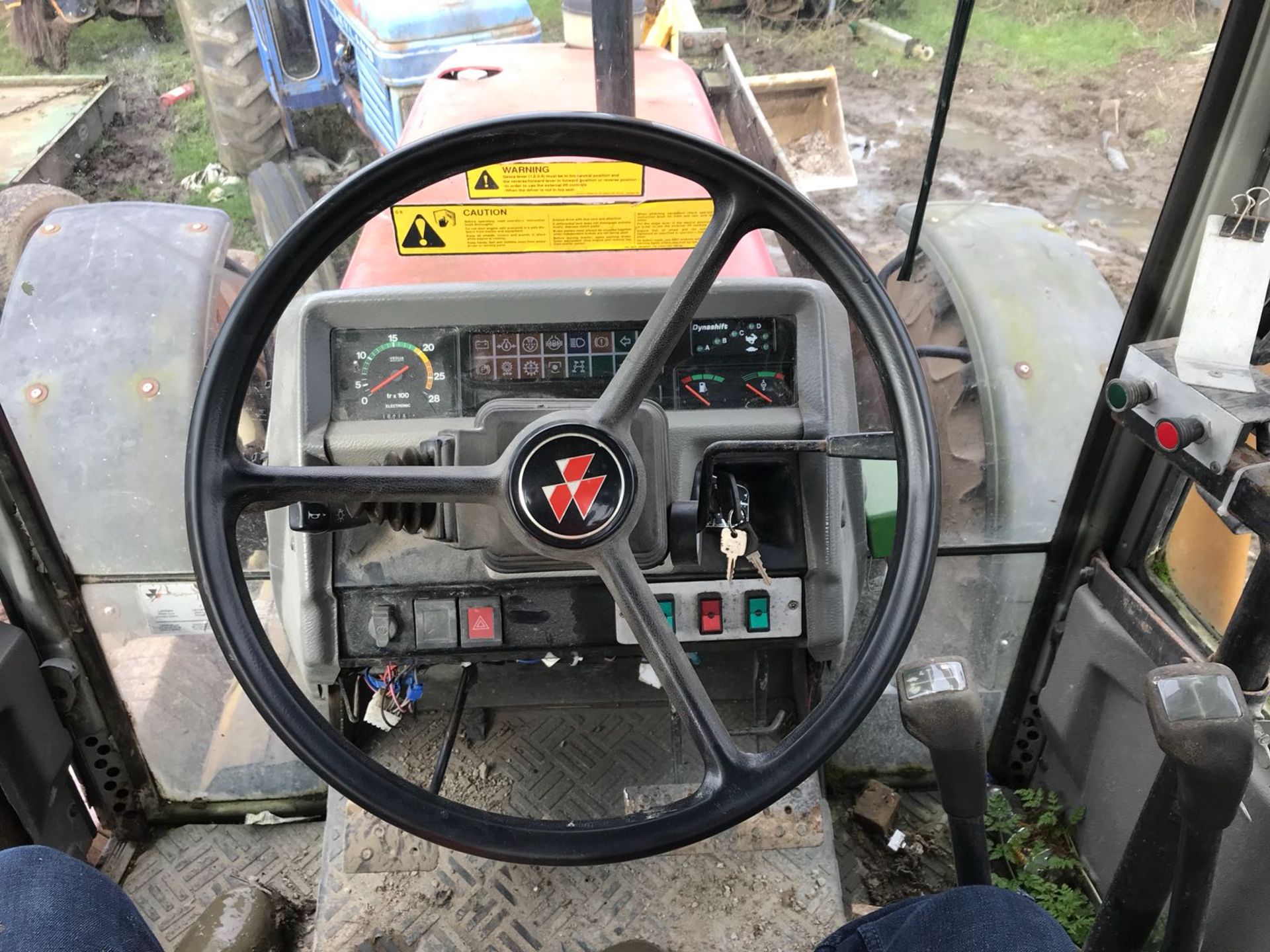 MASSEY FERGUSON 3085 DYNASHIFT AUTOTRONIC TRACTOR WITH DITCHER AND HEDGE CUTTER ATTACHMENT - Bild 5 aus 11