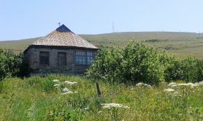 PROPERTY AND 2,280 SQM OF LAND IN DRAXTIK, ARMENIA CLOSE TO LAKE SEVAN