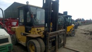 DS - CATERPILLAR DP70 7 TONNE DIESEL FORK TRUCK   MAXIMUM LIFT HEIGHT: 3,300 mm RATED CAPACITY: 7,