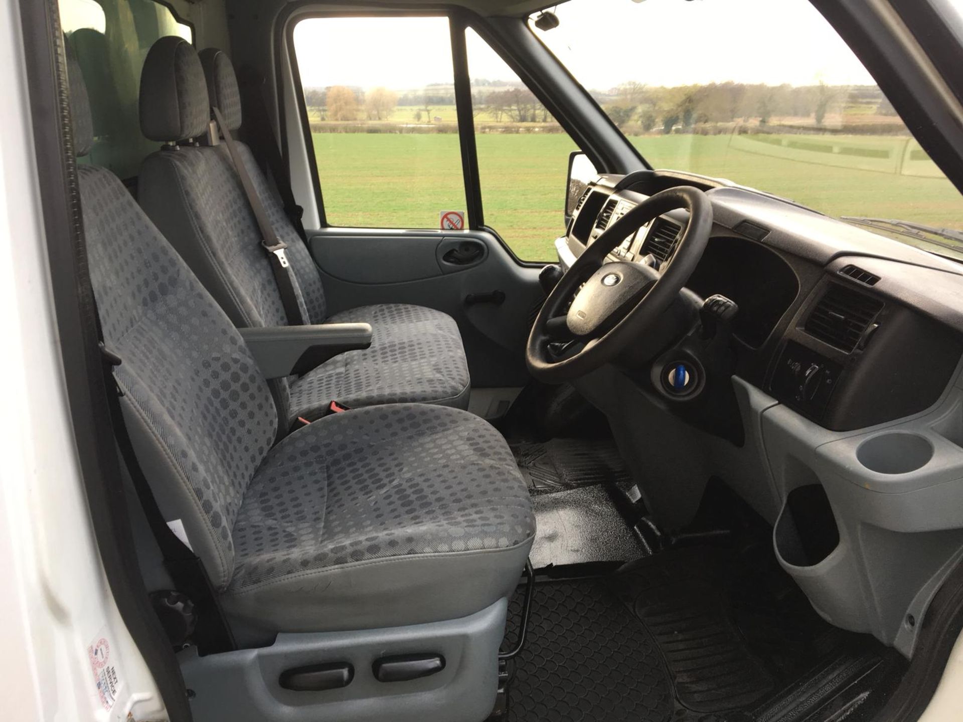 2007/56 REG FORD TRANSIT 100 T350M RWD WHITE DIESEL BOX VAN, SHOWING 0 FORMER KEEPERS *NO VAT* - Image 12 of 15