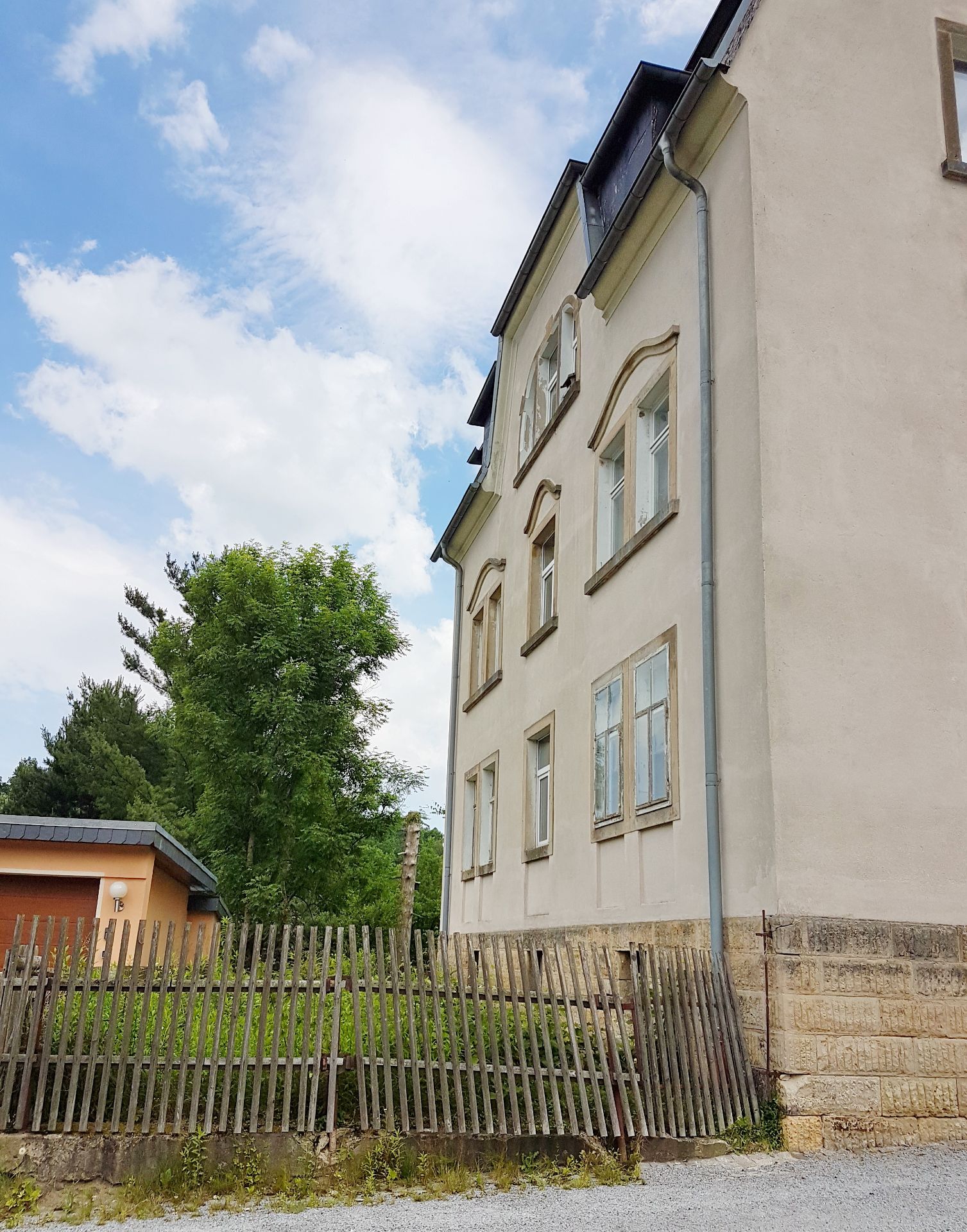 TWO NEIGHBOURING BLOCKS IN GERMANY – OVER 50 ROOMS! *NO RESERVE* - Image 45 of 127