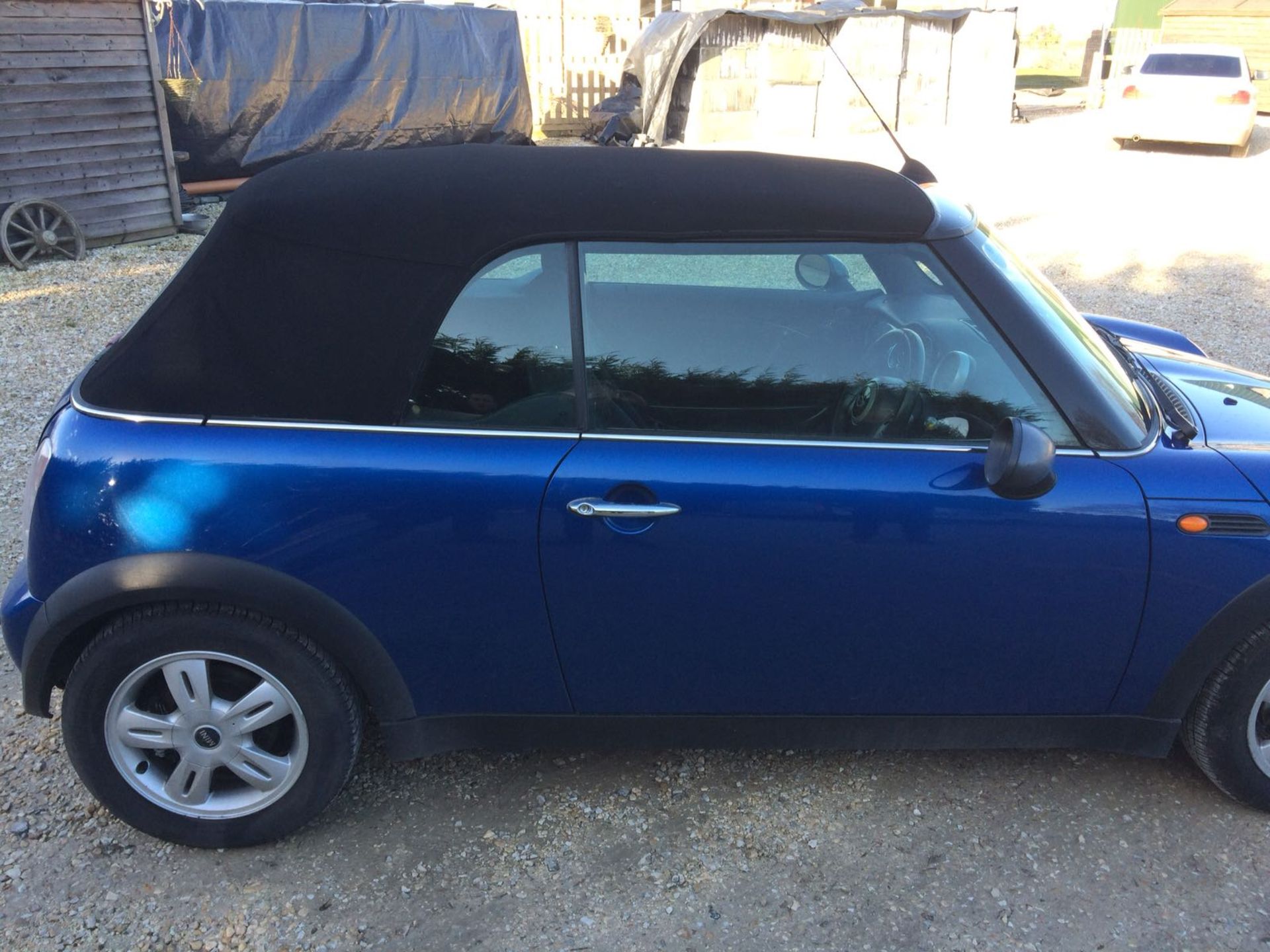 2006/06 REG MINI ONE 1.6 PETROL BLUE CONVERTIBLE, 5 SPEED MANUAL GEARBOX *NO VAT* - Image 10 of 16