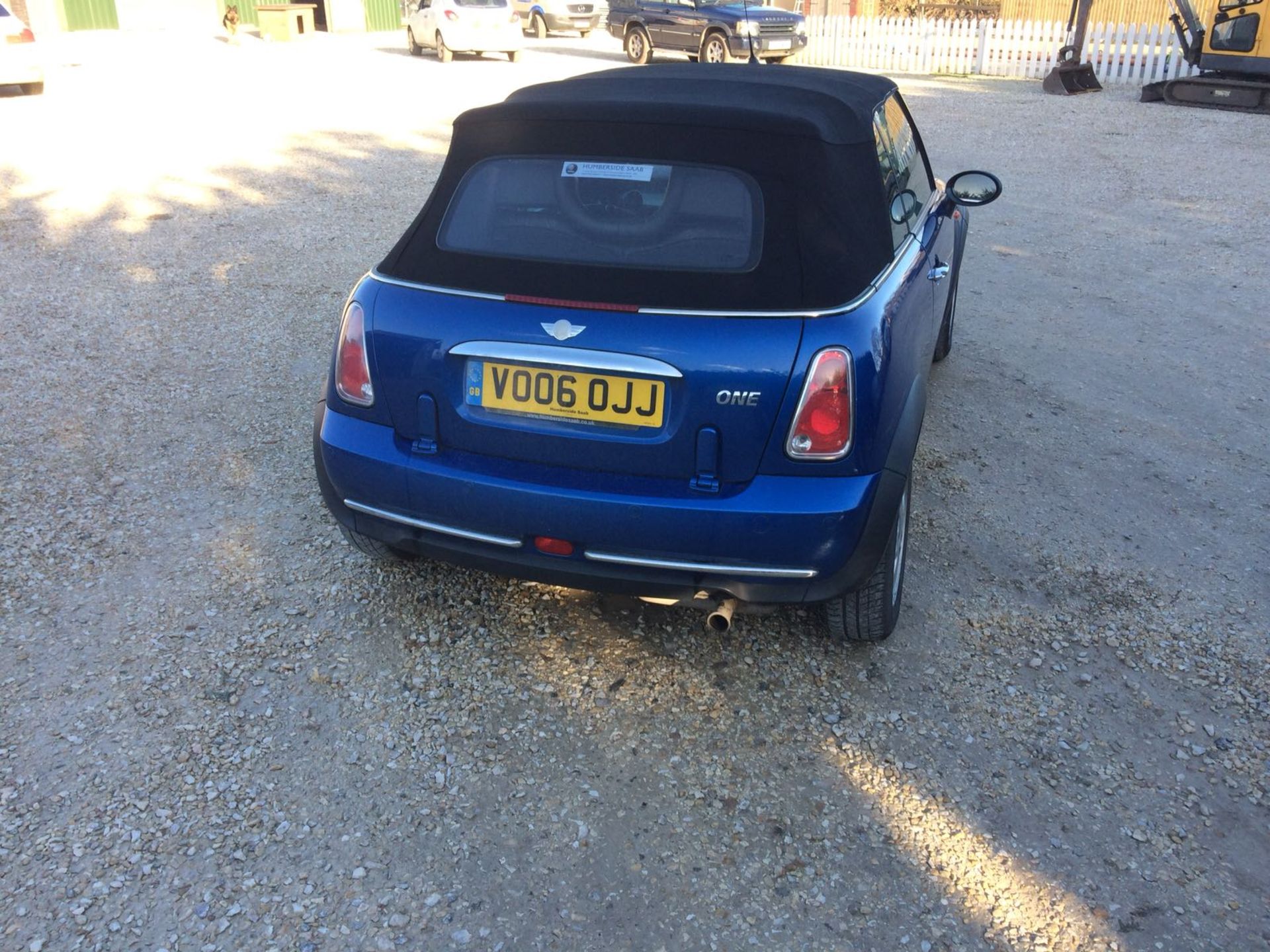 2006/06 REG MINI ONE 1.6 PETROL BLUE CONVERTIBLE, 5 SPEED MANUAL GEARBOX *NO VAT* - Image 7 of 16