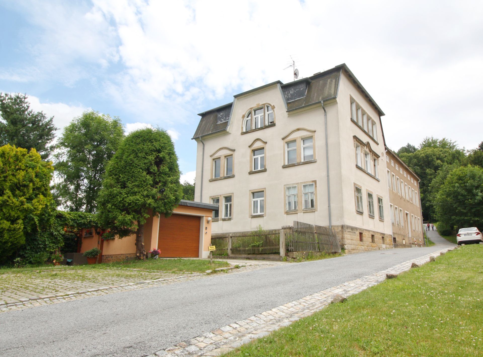 TWO NEIGHBOURING BLOCKS IN GERMANY – OVER 50 ROOMS! *NO RESERVE* - Image 9 of 127