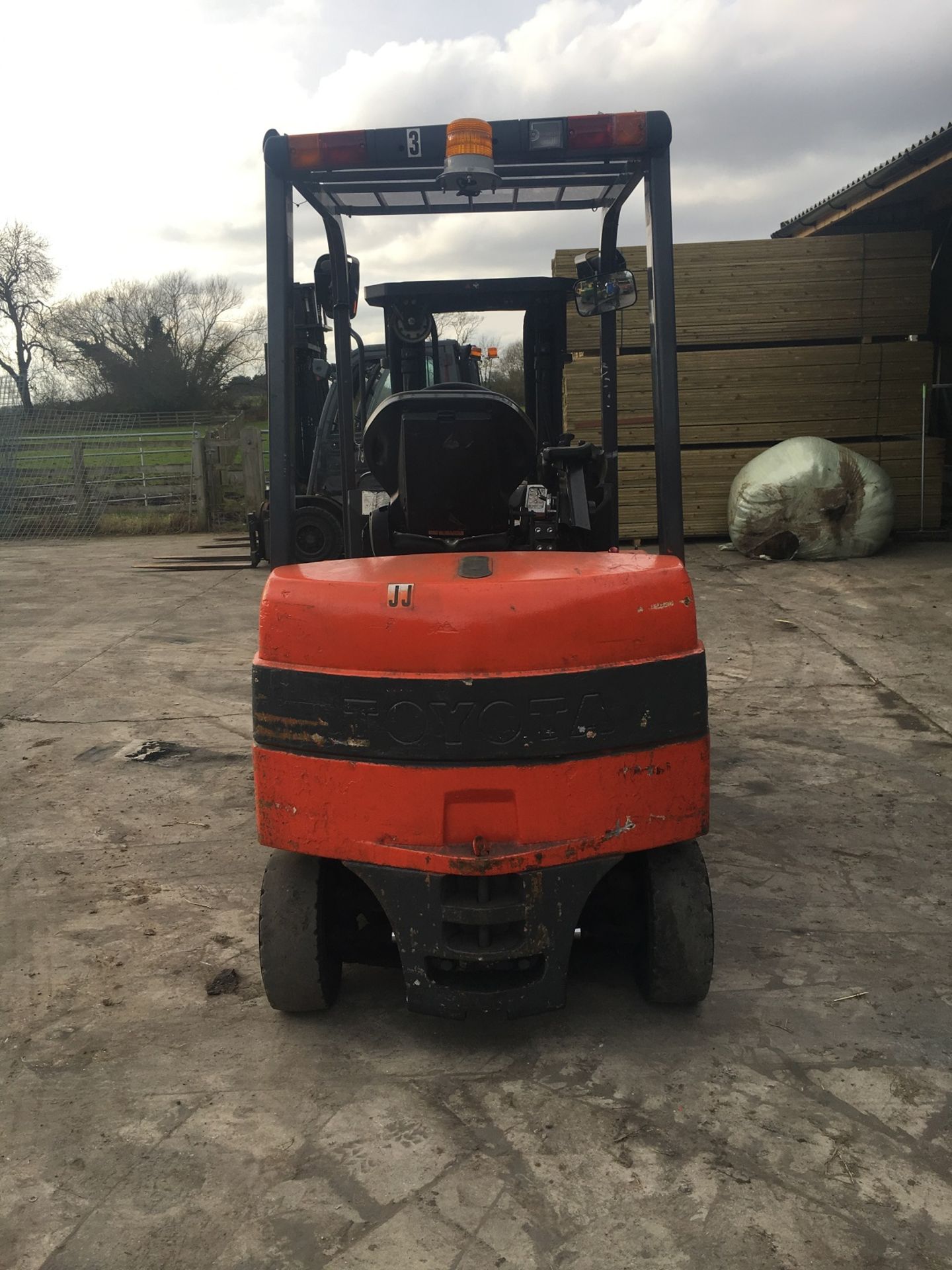 2010 FORKLIFT TOYOTA 2.5 TON, TRIPLE MAST, CONTAINER SPEC, ELECTRIC, SIDE SHIFT *PLUS VAT* - Image 4 of 5