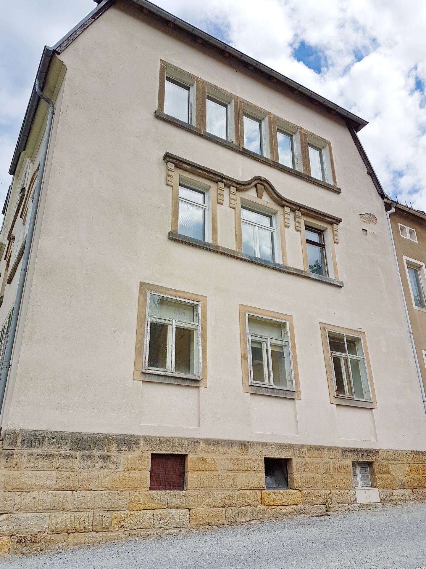 TWO NEIGHBOURING BLOCKS IN GERMANY – OVER 50 ROOMS! *NO RESERVE* - Image 34 of 127