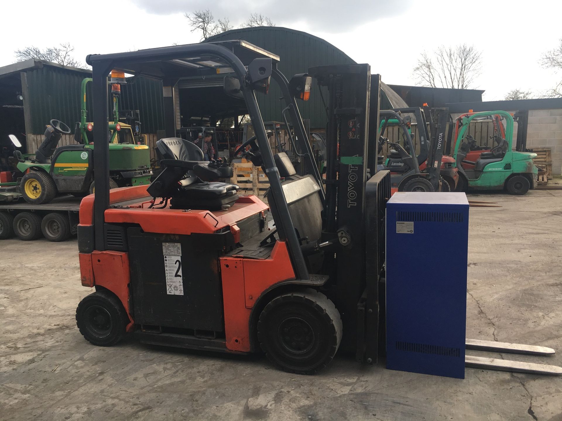 2010 FORKLIFT TOYOTA 2.5 TON, TRIPLE MAST, CONTAINER SPEC, ELECTRIC, SIDE SHIFT *PLUS VAT* - Image 3 of 5