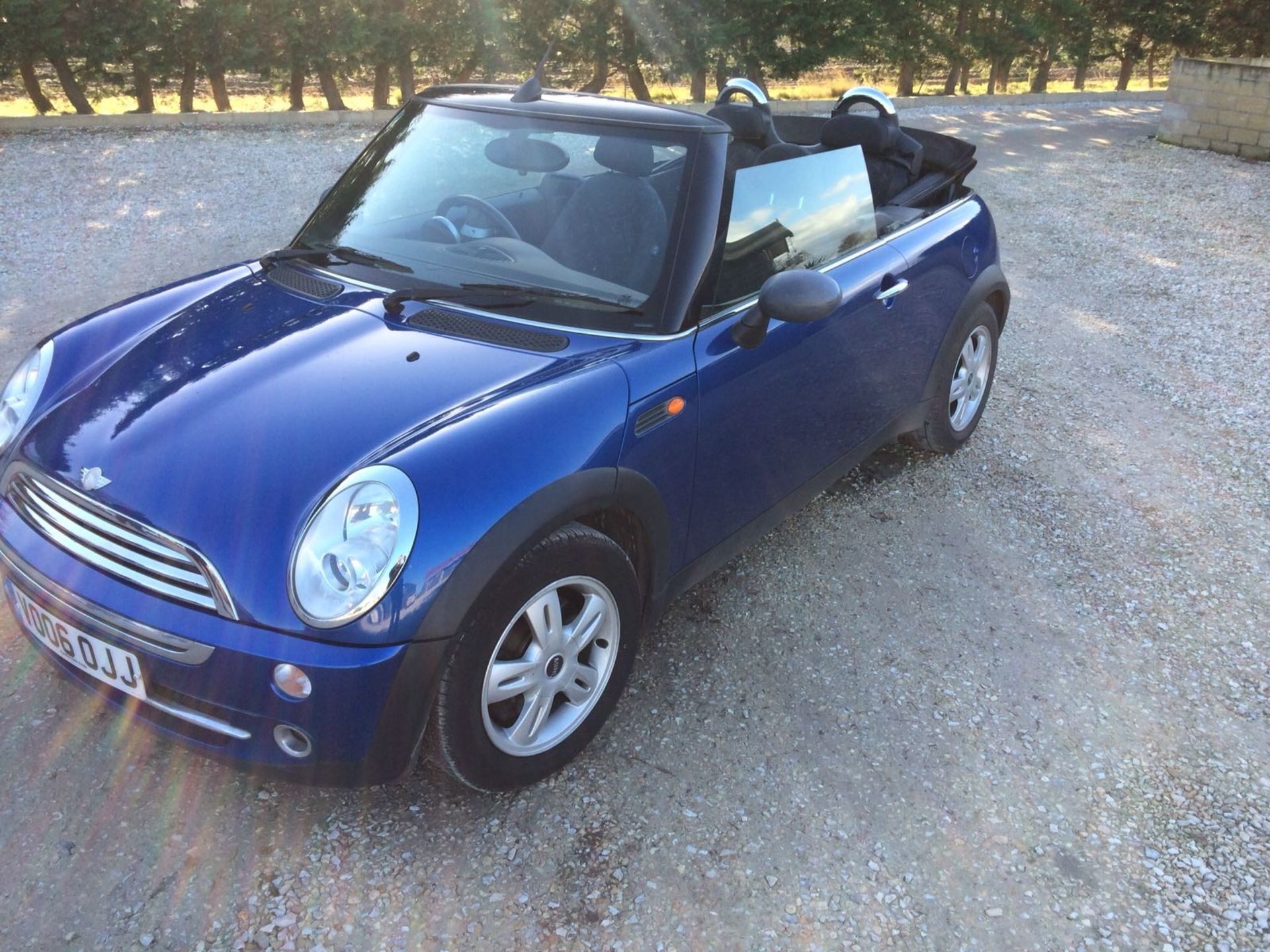 2006/06 REG MINI ONE 1.6 PETROL BLUE CONVERTIBLE, 5 SPEED MANUAL GEARBOX *NO VAT* - Image 3 of 16