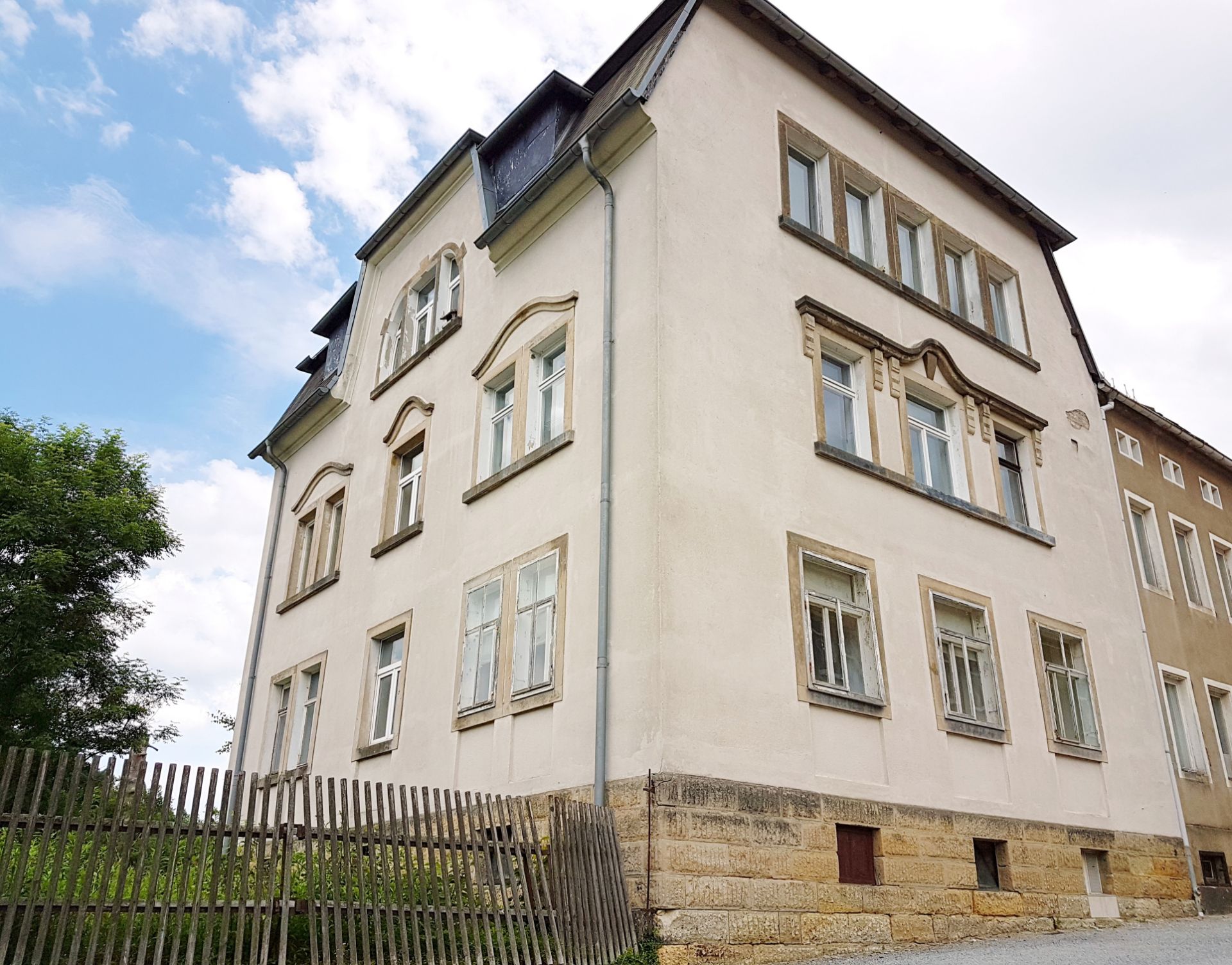 TWO NEIGHBOURING BLOCKS IN GERMANY – OVER 50 ROOMS! *NO RESERVE* - Image 80 of 127