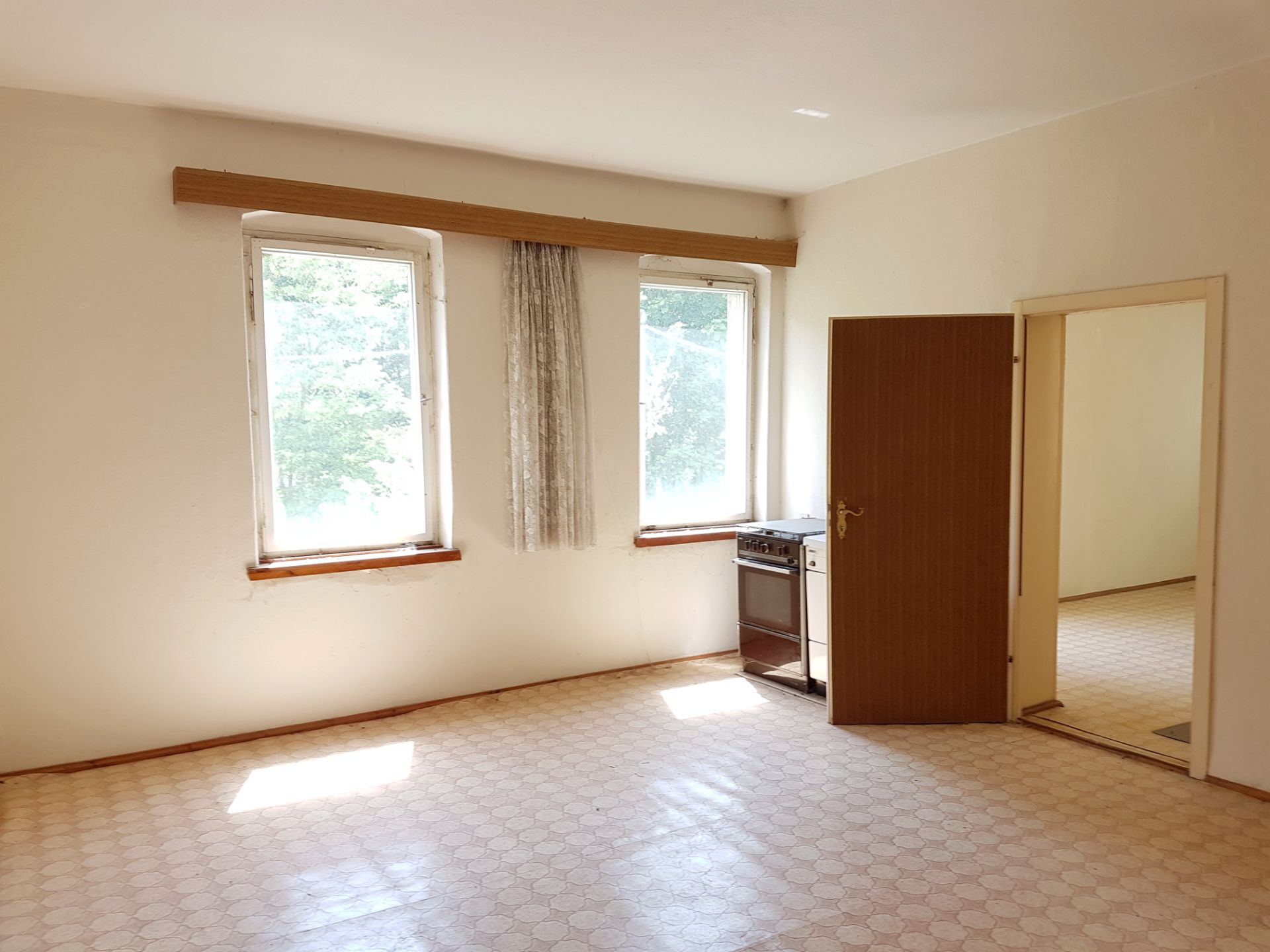 TWO NEIGHBOURING BLOCKS IN GERMANY – OVER 50 ROOMS! *NO RESERVE* - Image 76 of 127