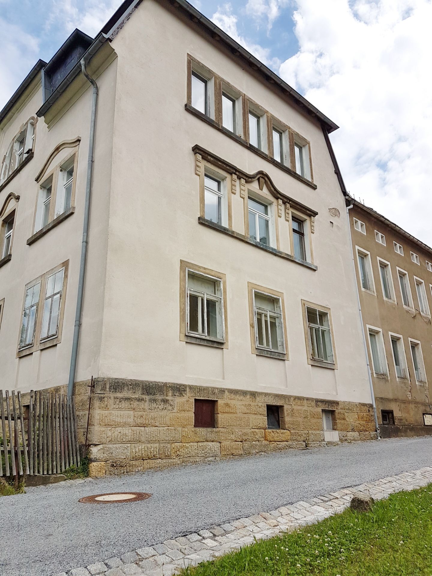 TWO NEIGHBOURING BLOCKS IN GERMANY – OVER 50 ROOMS! *NO RESERVE* - Image 57 of 127