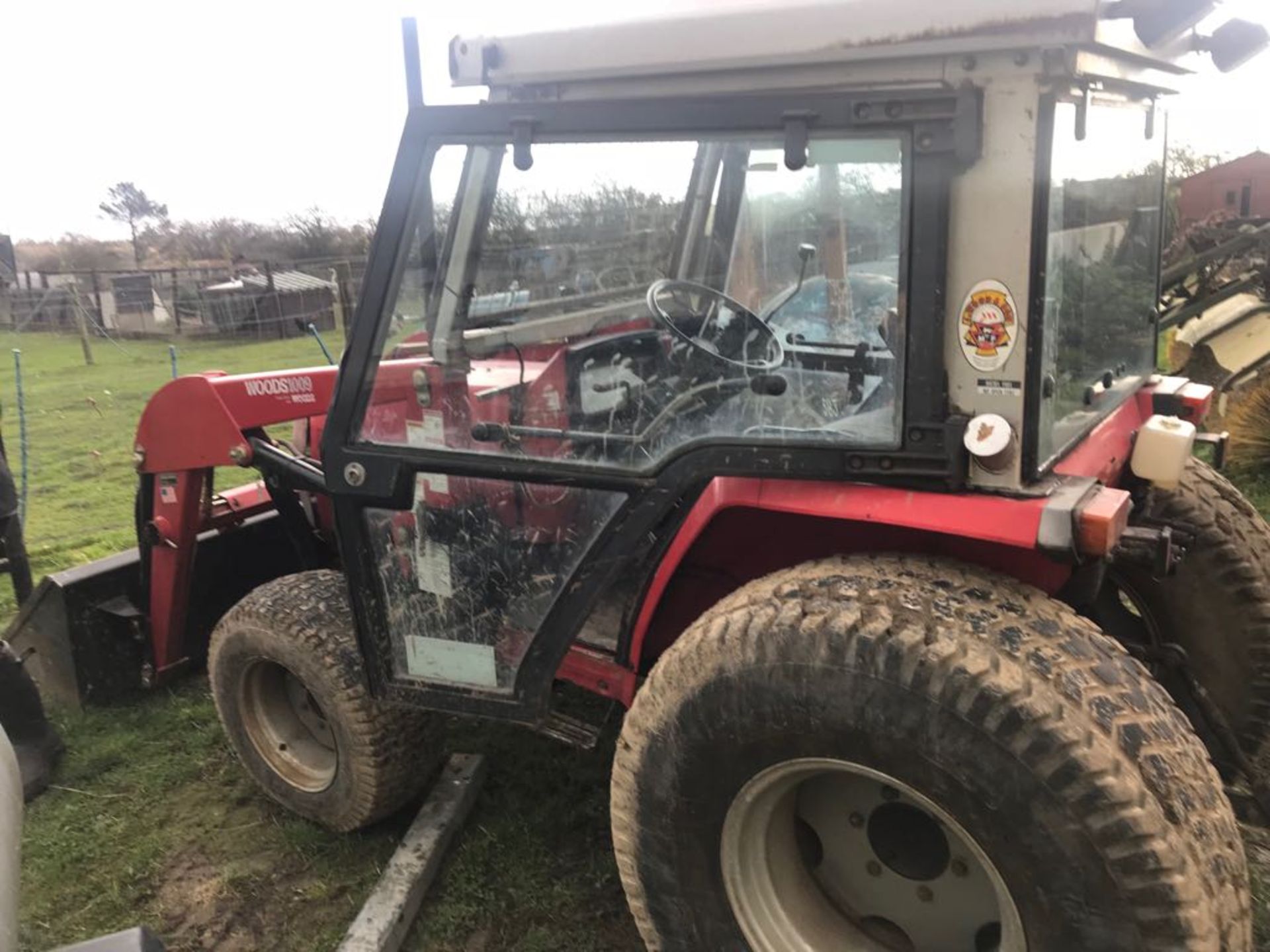 MASSEY FERGUSON 1250 TRACTOR WITH BUCKET - Image 3 of 9