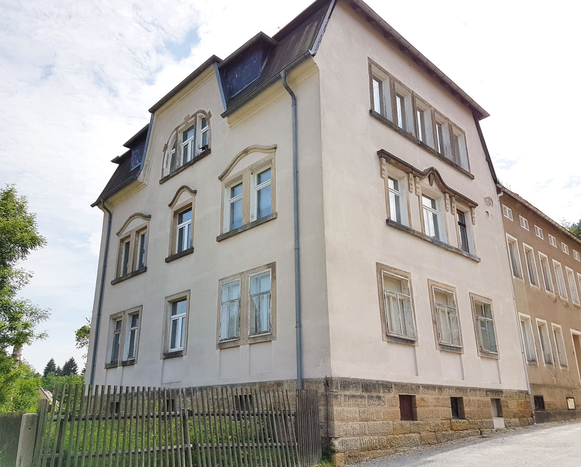 TWO NEIGHBOURING BLOCKS IN GERMANY – OVER 50 ROOMS! *NO RESERVE* - Image 13 of 127