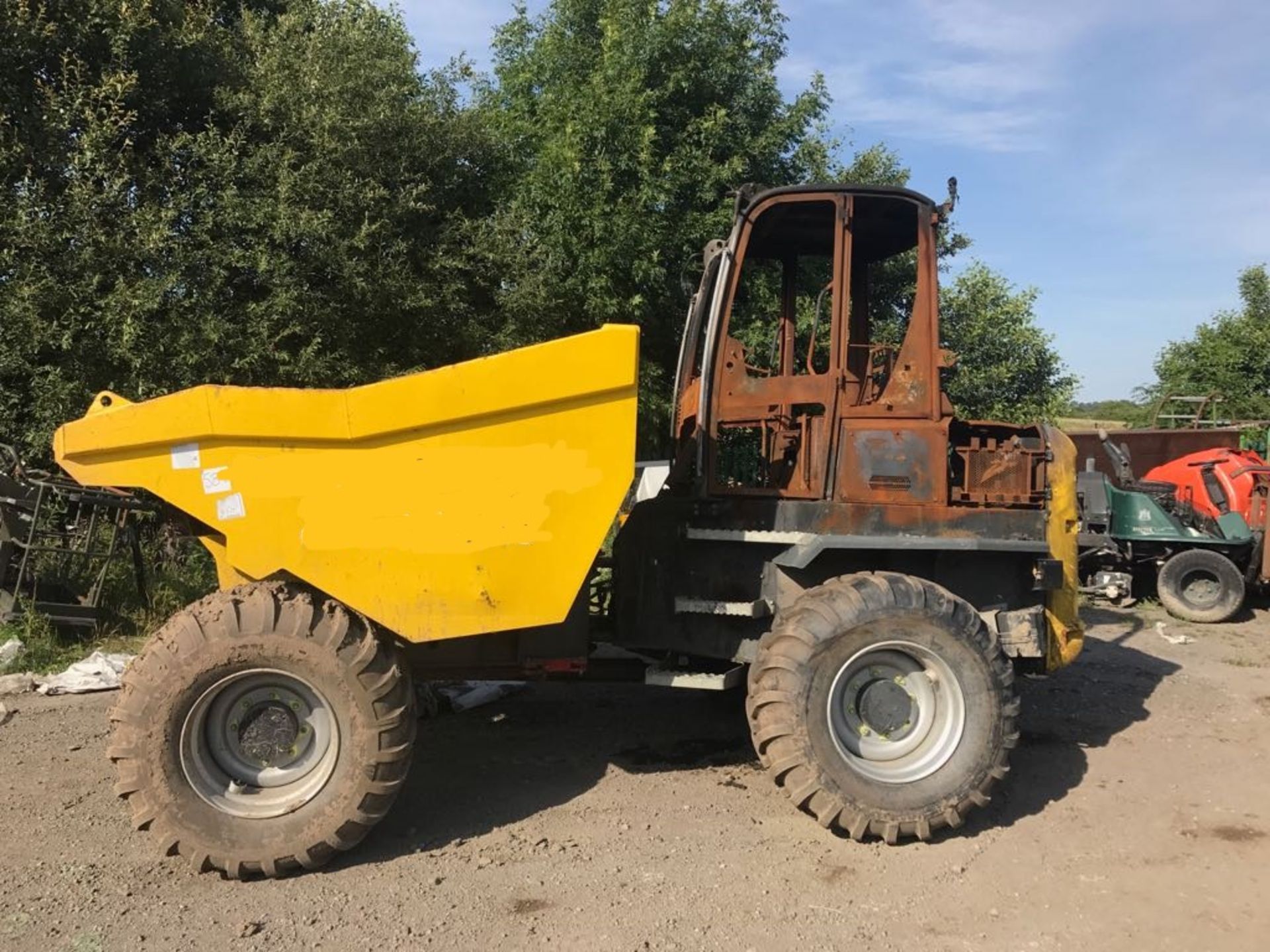 2017 NEUSON 9 TONNE DUMPER, BURNT OUT, 20K NEW SELLING AS SPARES *PLUS VAT* - Image 4 of 6