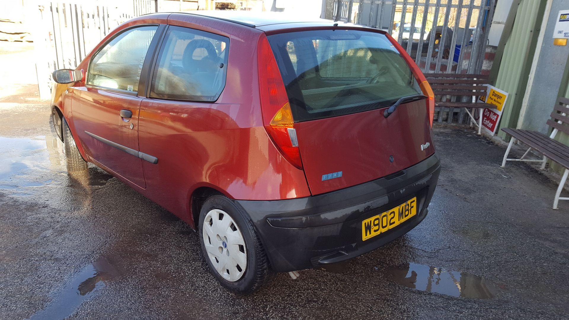 2000/W REG FIAT PUNTO 1.2 RED PETROL 3 DOOR HATCHBACK *NO VAT* - Image 3 of 7