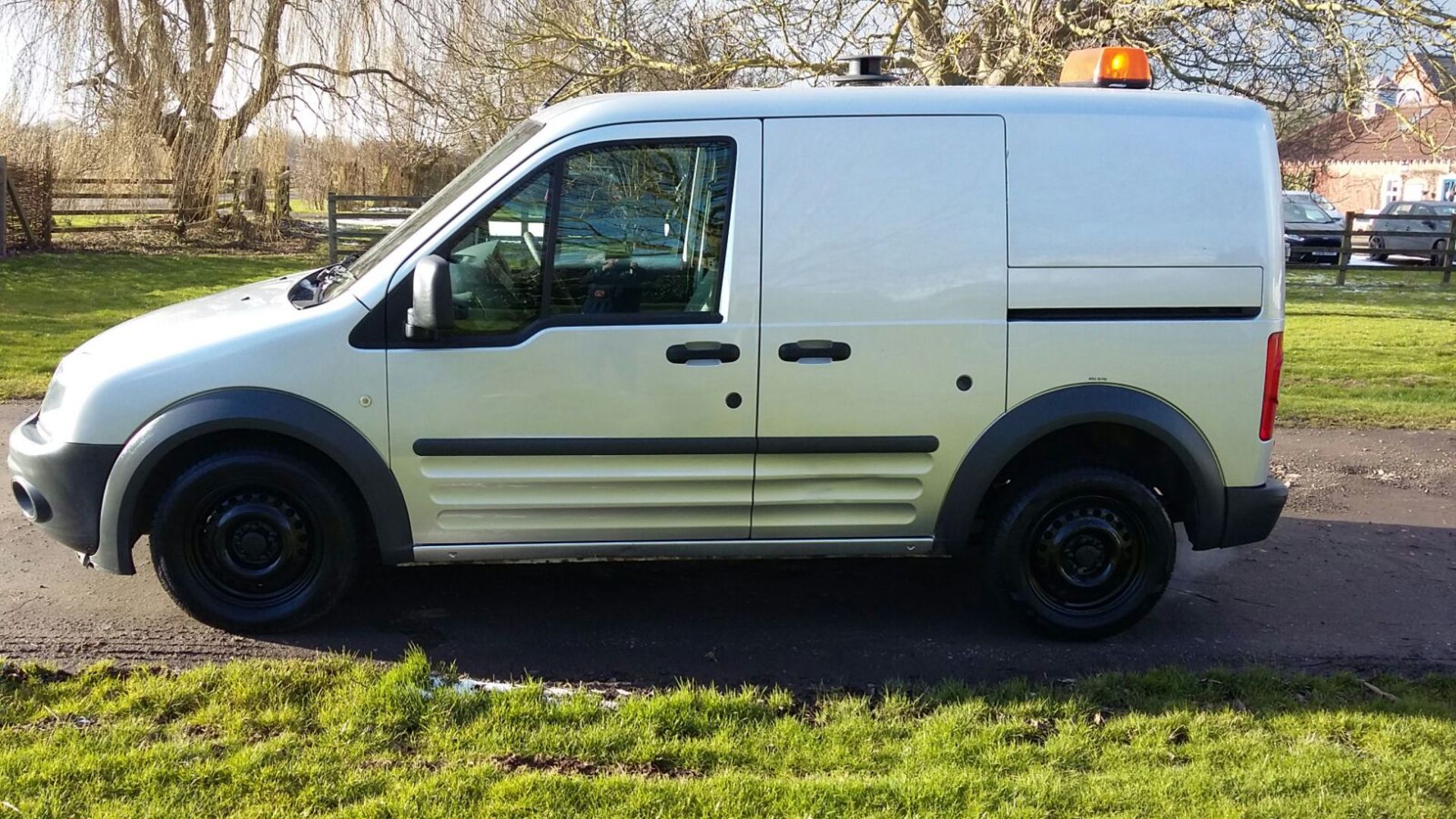 2010/10 REG FORD TRANSIT CONNECT 75 T220 1.8 DIESEL SILVER PANEL VAN, SHOWING 0 FORMER KEEPERS - Image 3 of 13