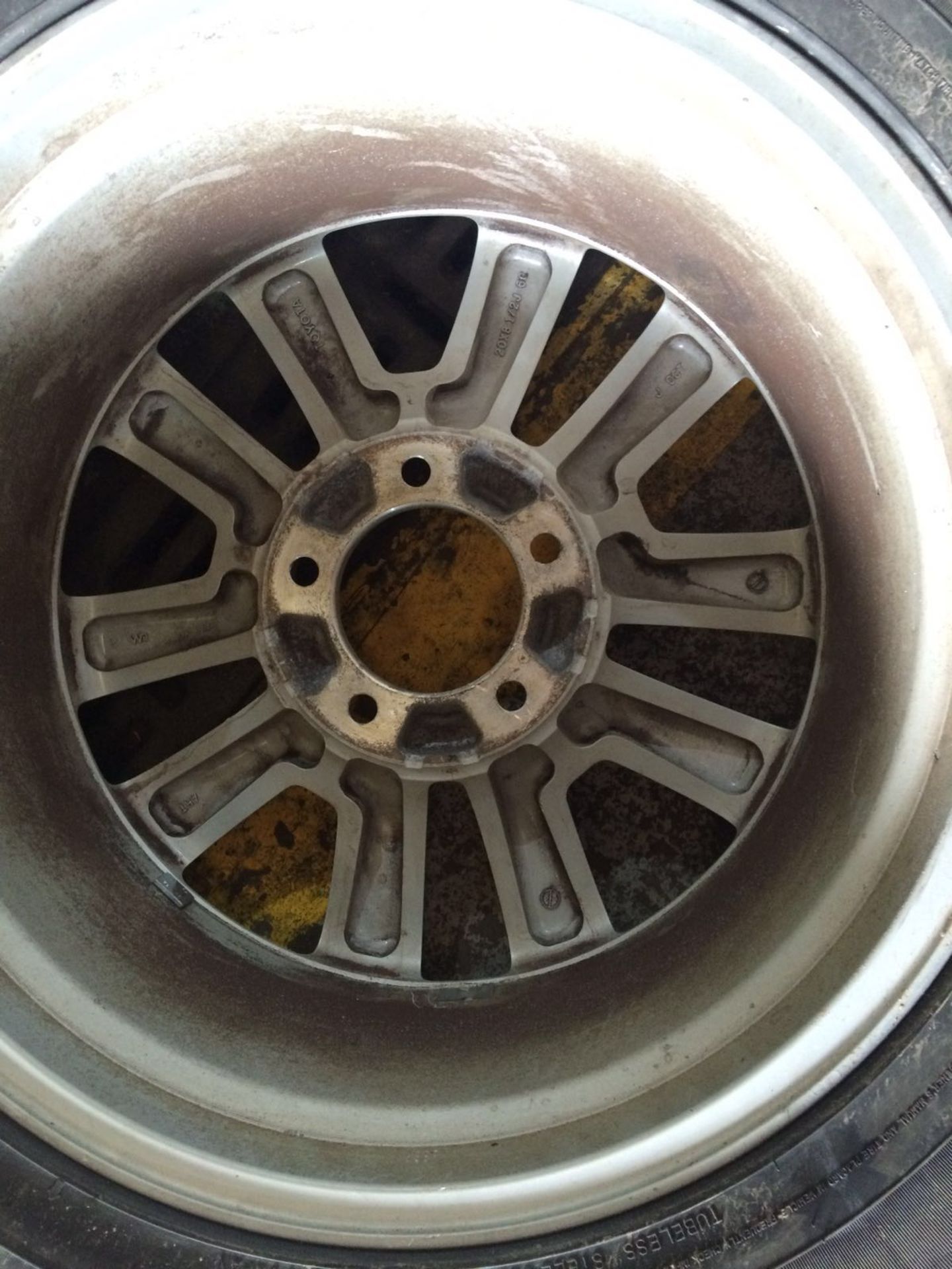 T - 20" TOYOTA LAND-CRUISER WHEEL, REMOVED AS A SPARE WHEEL *NO VAT*   285/50R20 DUNLOP TYRE - Image 8 of 9
