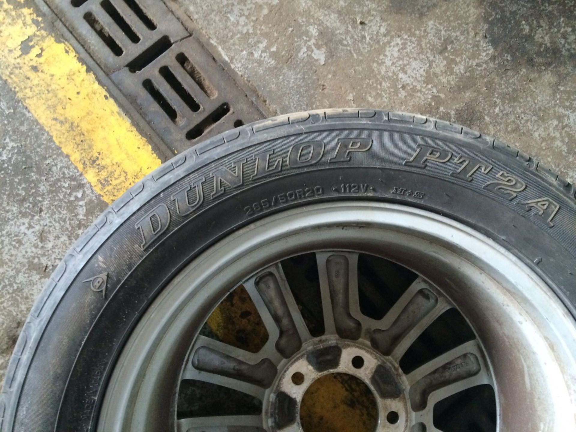 T - 20" TOYOTA LAND-CRUISER WHEEL, REMOVED AS A SPARE WHEEL *NO VAT*   285/50R20 DUNLOP TYRE - Image 4 of 9