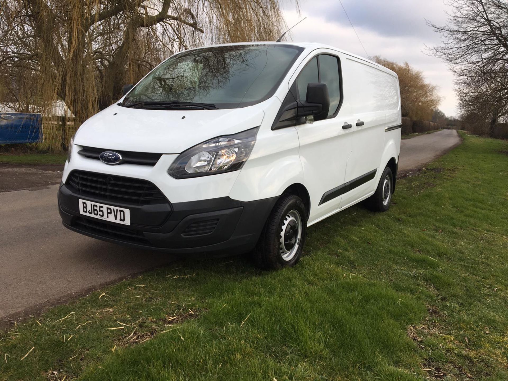 2015/65 REG FORD TRANSIT CUSTOM 290 ECO-TECH 2.2 DIESEL WHITE PANEL VAN, SHOWING 0 FORMER KEEPERS - Image 3 of 9