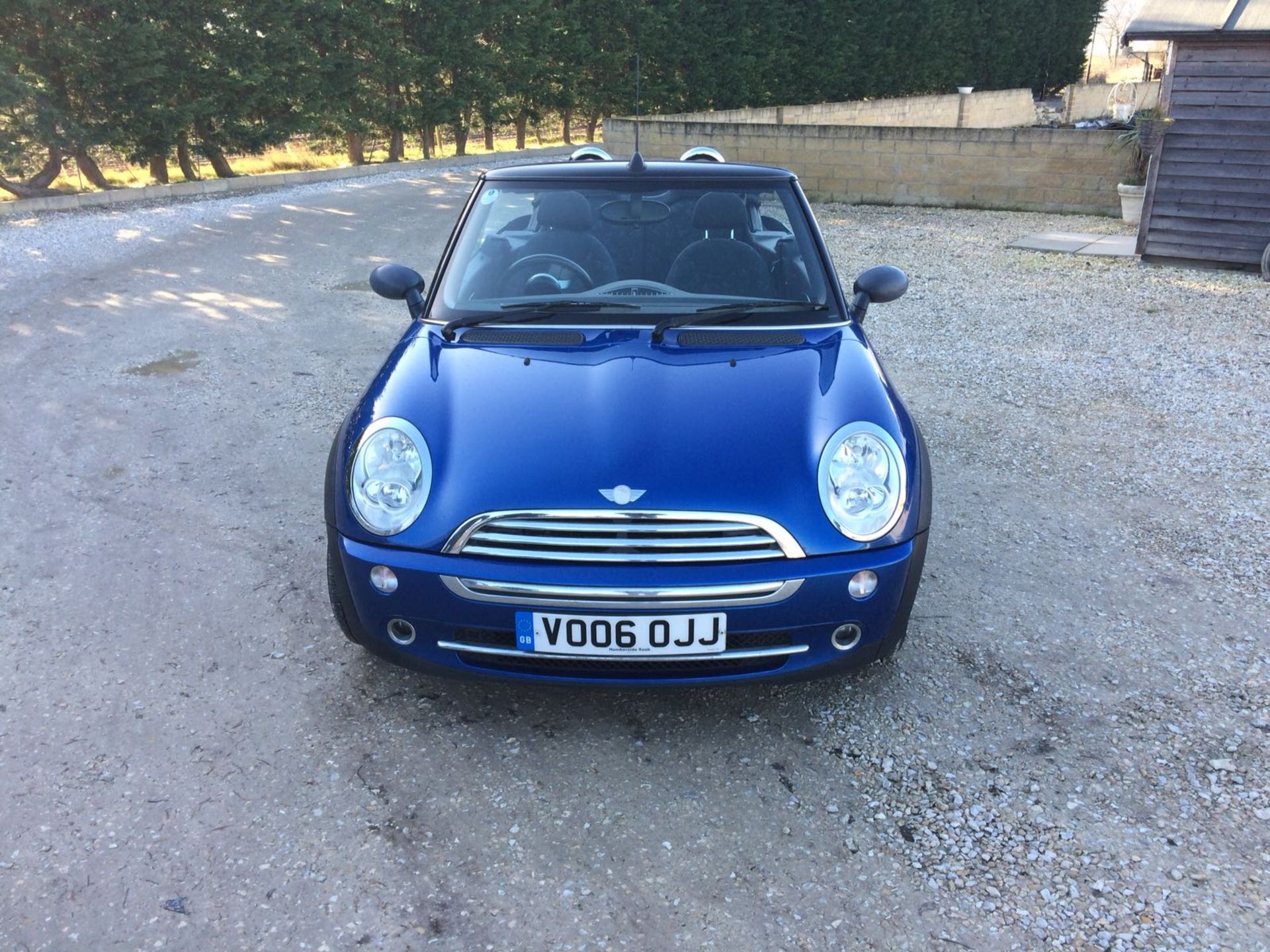 2006/06 REG MINI ONE 1.6 PETROL BLUE CONVERTIBLE, 5 SPEED MANUAL GEARBOX *NO VAT* - Image 2 of 16